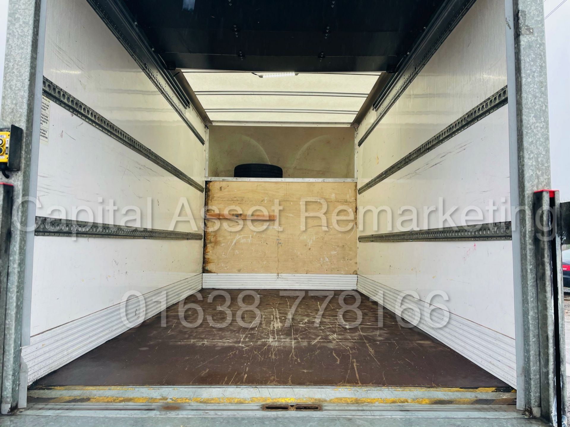 VOLKSWAGEN CRAFTER CR35 TDI BMT *LWB - LUTON / BOX VAN* (2018 -EURO 6) 'U-LEZ COMPLIANT' *TAIL-LIFT* - Image 14 of 44