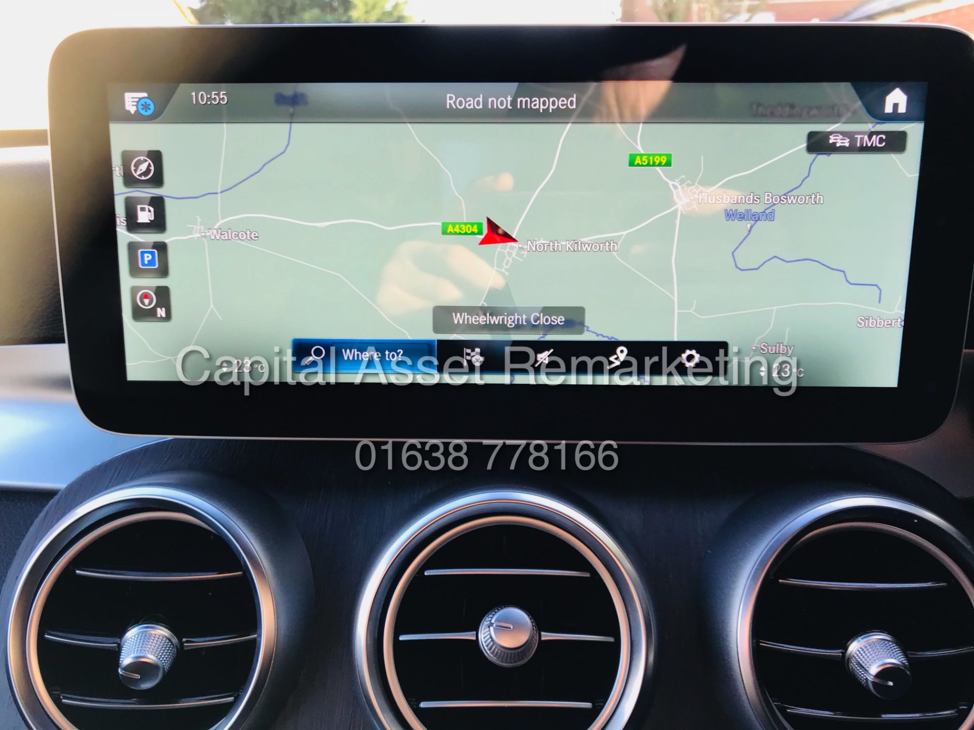 On Sale MERCEDES GLC 220d "AMG-LINE" 9G TRONIC (2020 MODEL) 1 OWNER - SAT NAV - REVERSE CAMERA - Image 28 of 37