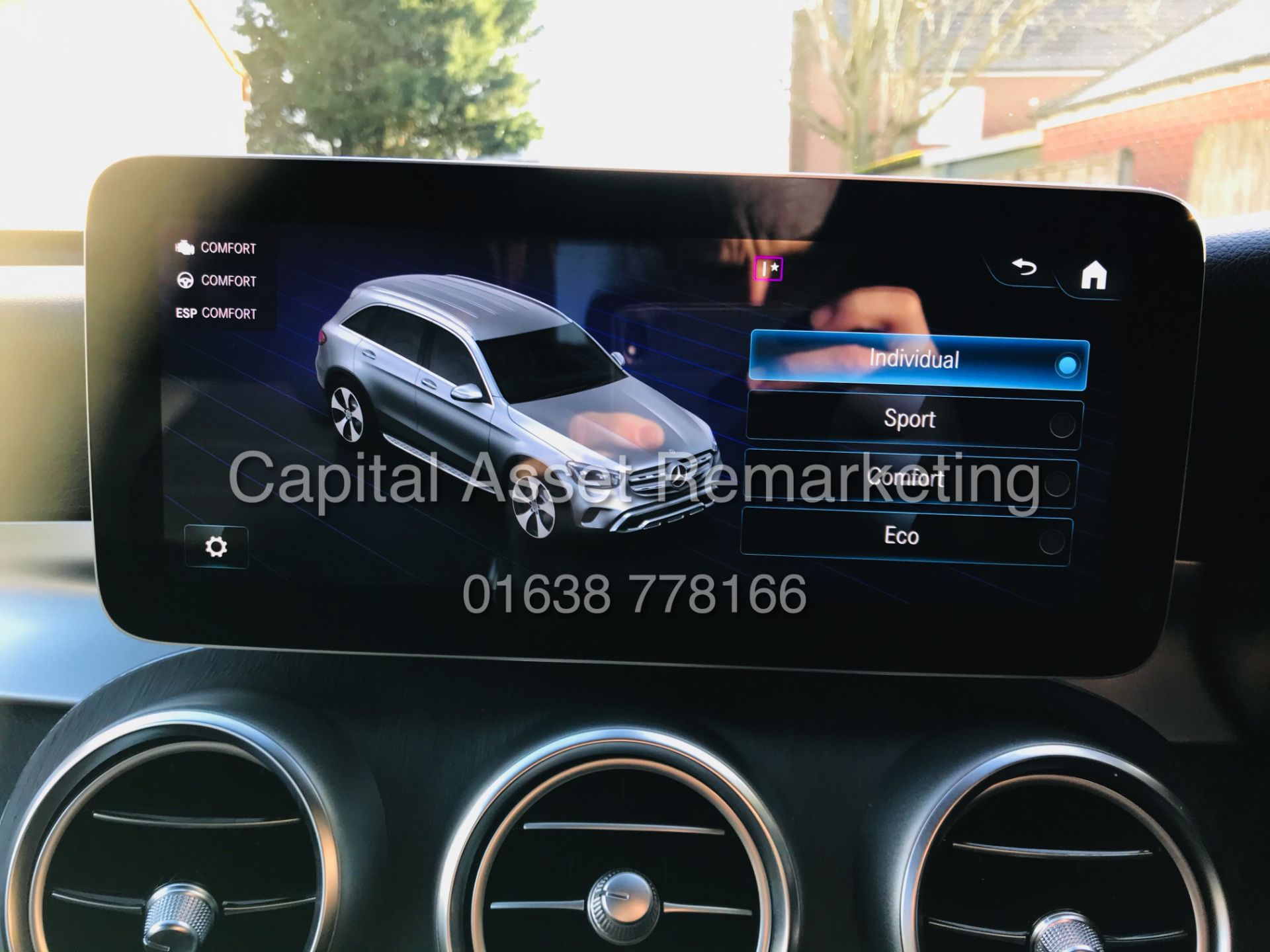 On Sale MERCEDES GLC 220d "AMG-LINE" 9G TRONIC (2020 MODEL) 1 OWNER - SAT NAV - REVERSE CAMERA - Image 35 of 37