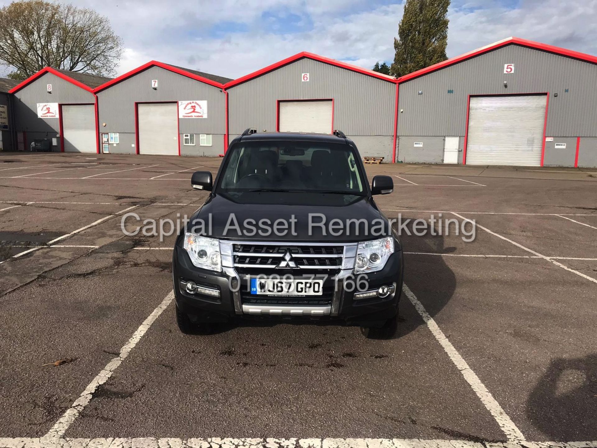 (ON SALE) MITSUBISHI SHOGUN 3.2 DI-D AUTO SWB (2018 MODEL) LOW MILEAGE FSH *RARE* NO VAT-SAVE 20% - Image 3 of 10