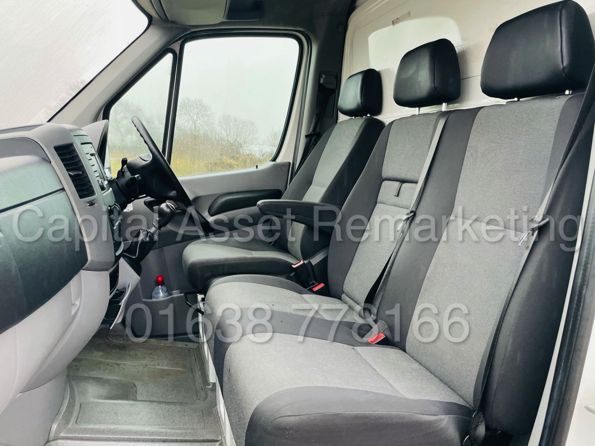 VOLKSWAGEN CRAFTER CR35 TDI BMT *LWB - LUTON / BOX VAN* (2018 -EURO 6) 'U-LEZ COMPLIANT' *TAIL-LIFT* - Image 27 of 44