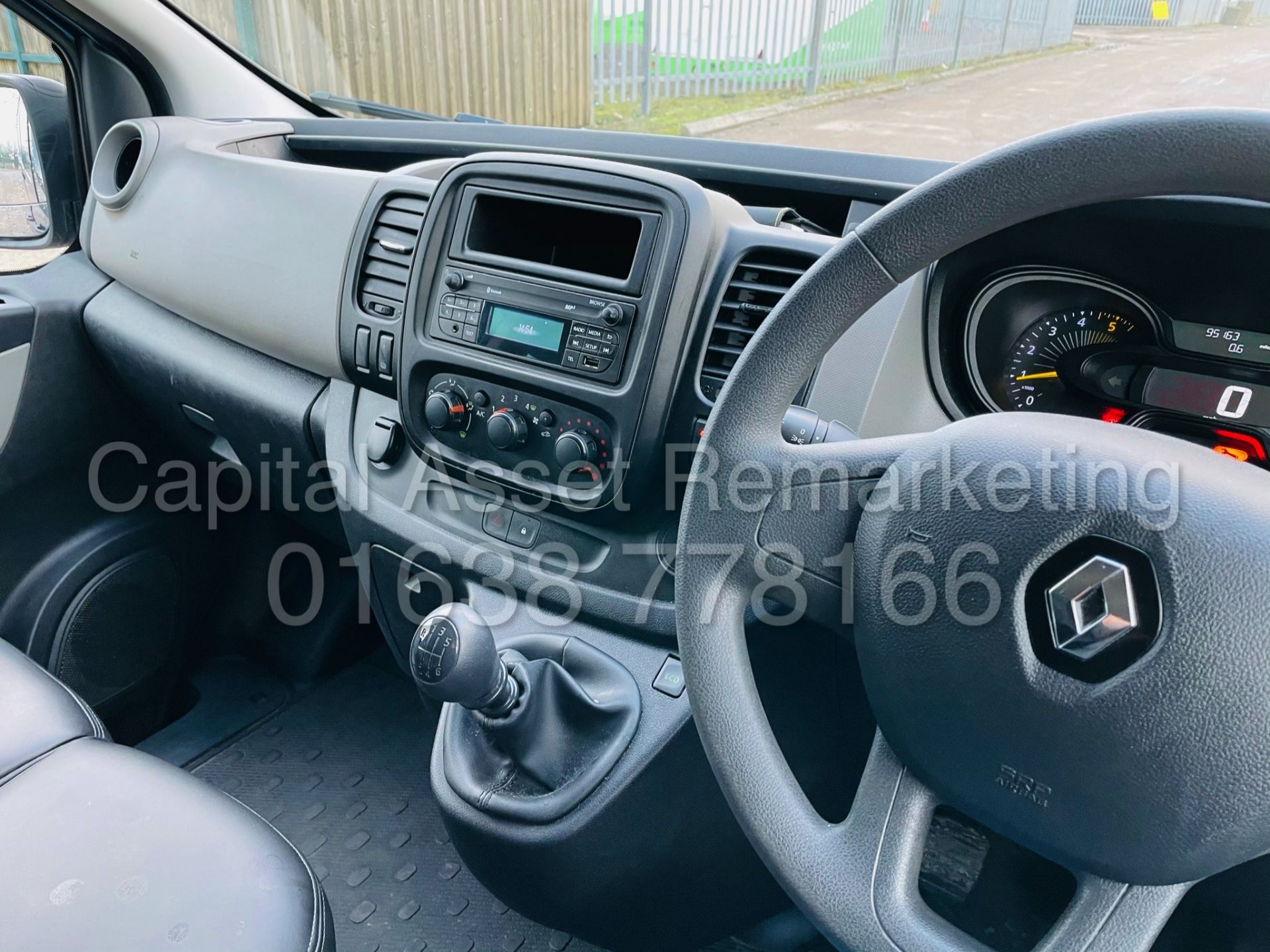 RENAULT TRAFIC *LWB - 9 SEATER MPV / BUS* (2017 - EURO 6) '1.6 DCI - 6 SPEED' *AIR CON* (NO VAT) - Image 38 of 47