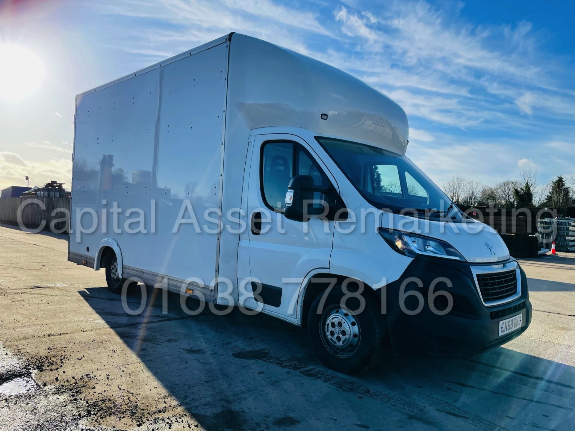 PEUGEOT BOXER 335 *LWB - LO LOADER / LUTON BOX VAN* (2019-EURO 6) '2.0 BLUE HDI - 6 SPEED' (1 OWNER) - Image 13 of 39