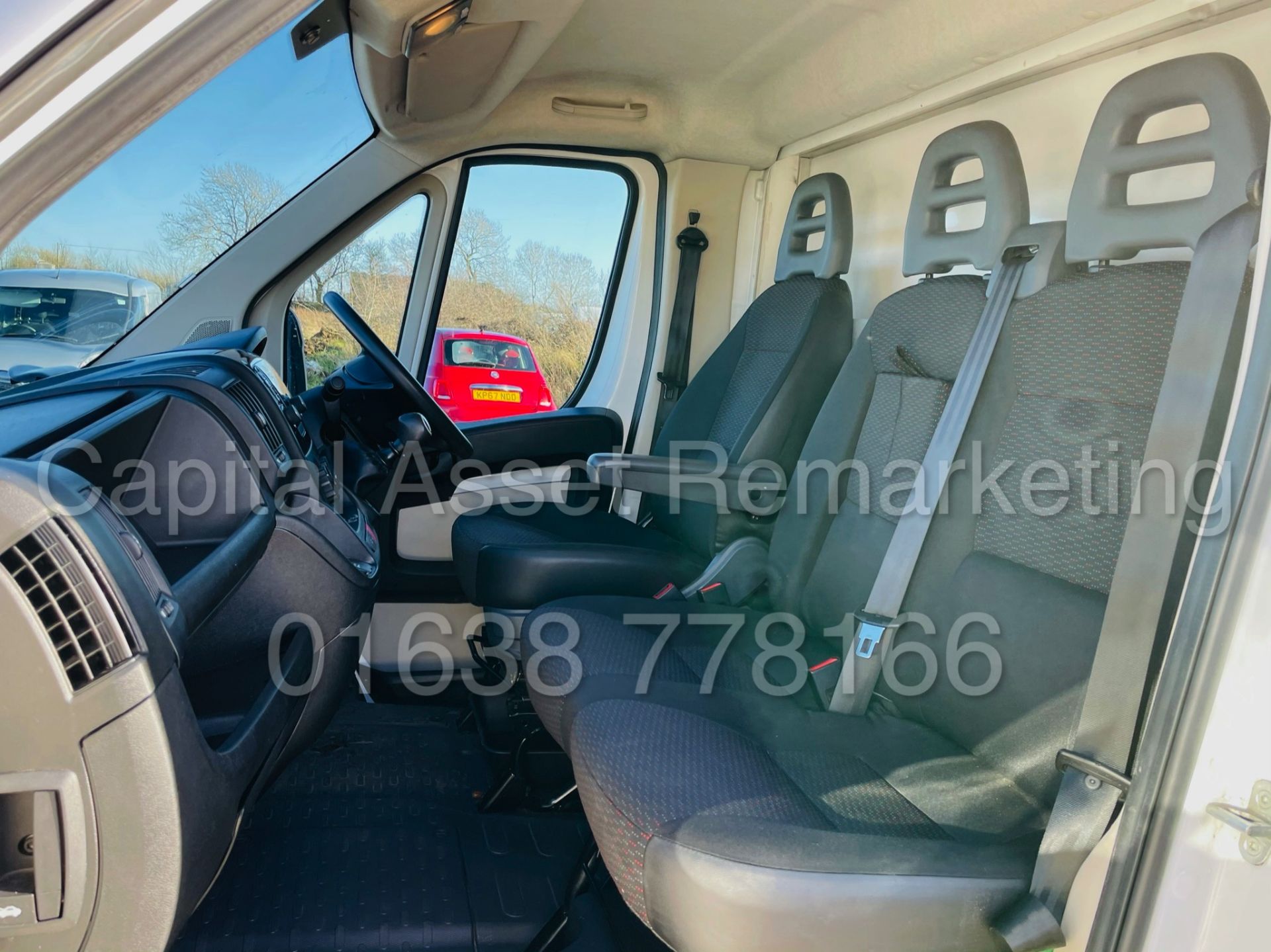 PEUGEOT BOXER 335 *LWB - LO LOADER / LUTON BOX VAN* (2019-EURO 6) '2.0 BLUE HDI - 6 SPEED' (1 OWNER) - Image 20 of 39