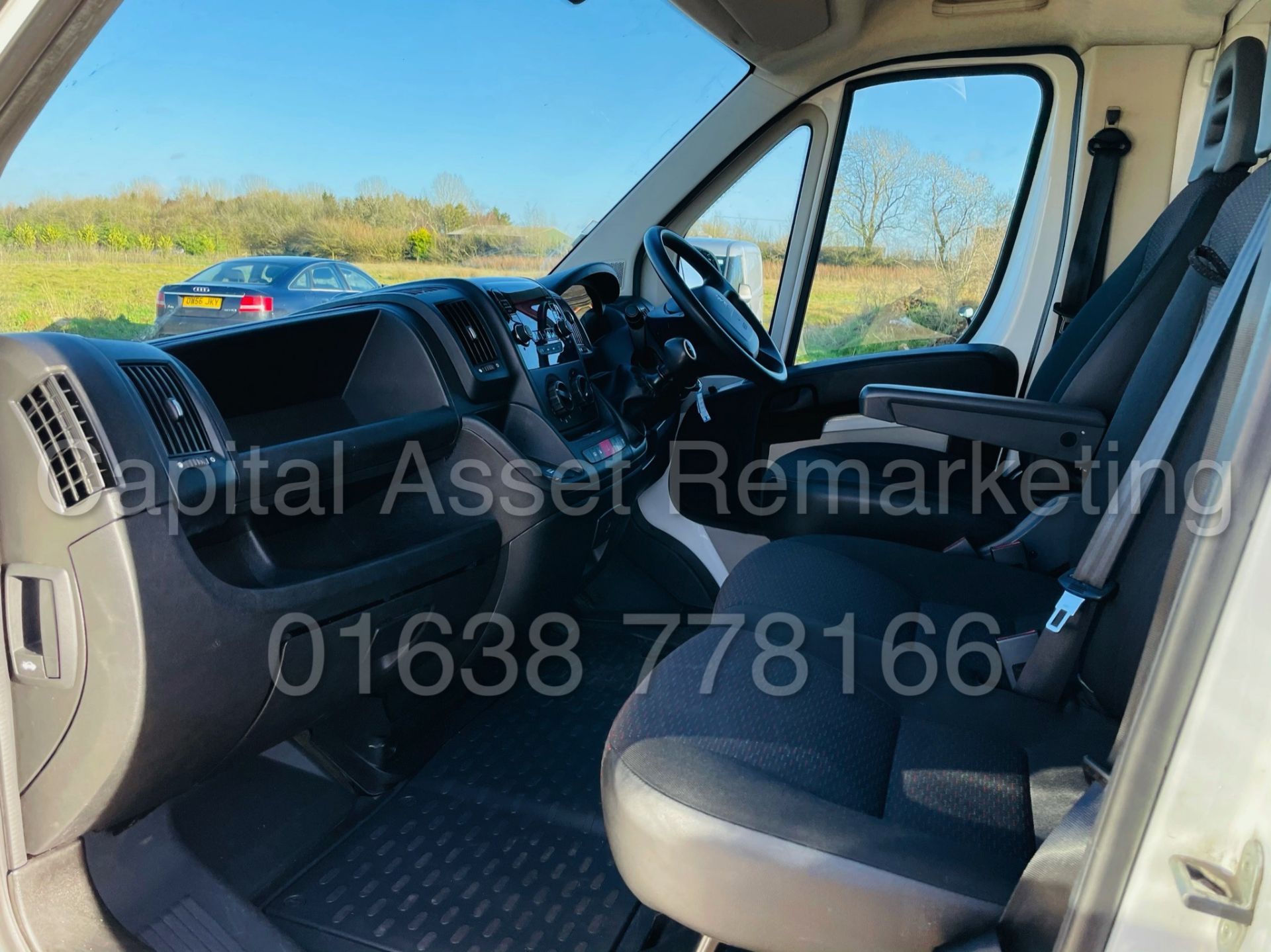 PEUGEOT BOXER 335 *LWB - LO LOADER / LUTON BOX VAN* (2019-EURO 6) '2.0 BLUE HDI - 6 SPEED' (1 OWNER) - Image 17 of 39