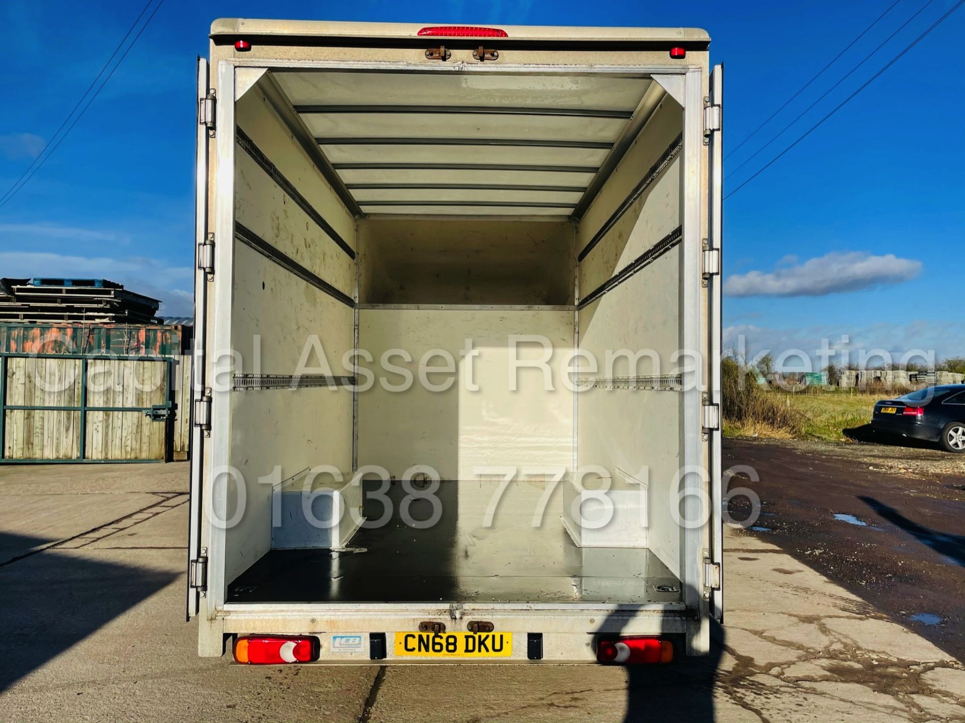 PEUGEOT BOXER 335 *LWB - LO LOADER / LUTON BOX VAN* (2019-EURO 6) '2.0 BLUE HDI - 6 SPEED' (1 OWNER) - Image 22 of 39