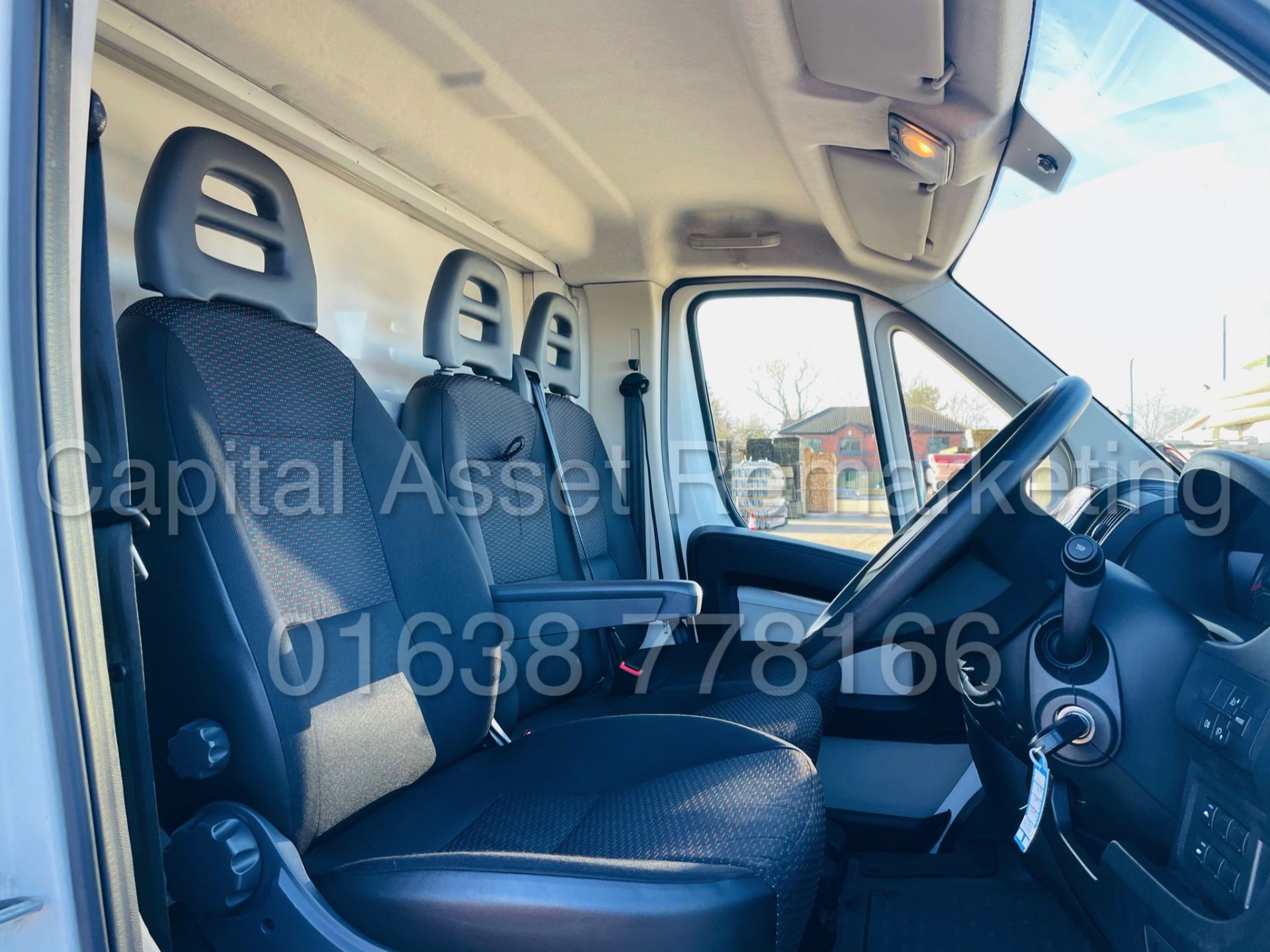 PEUGEOT BOXER 335 *LWB - LO LOADER / LUTON BOX VAN* (2019-EURO 6) '2.0 BLUE HDI - 6 SPEED' (1 OWNER) - Image 25 of 39