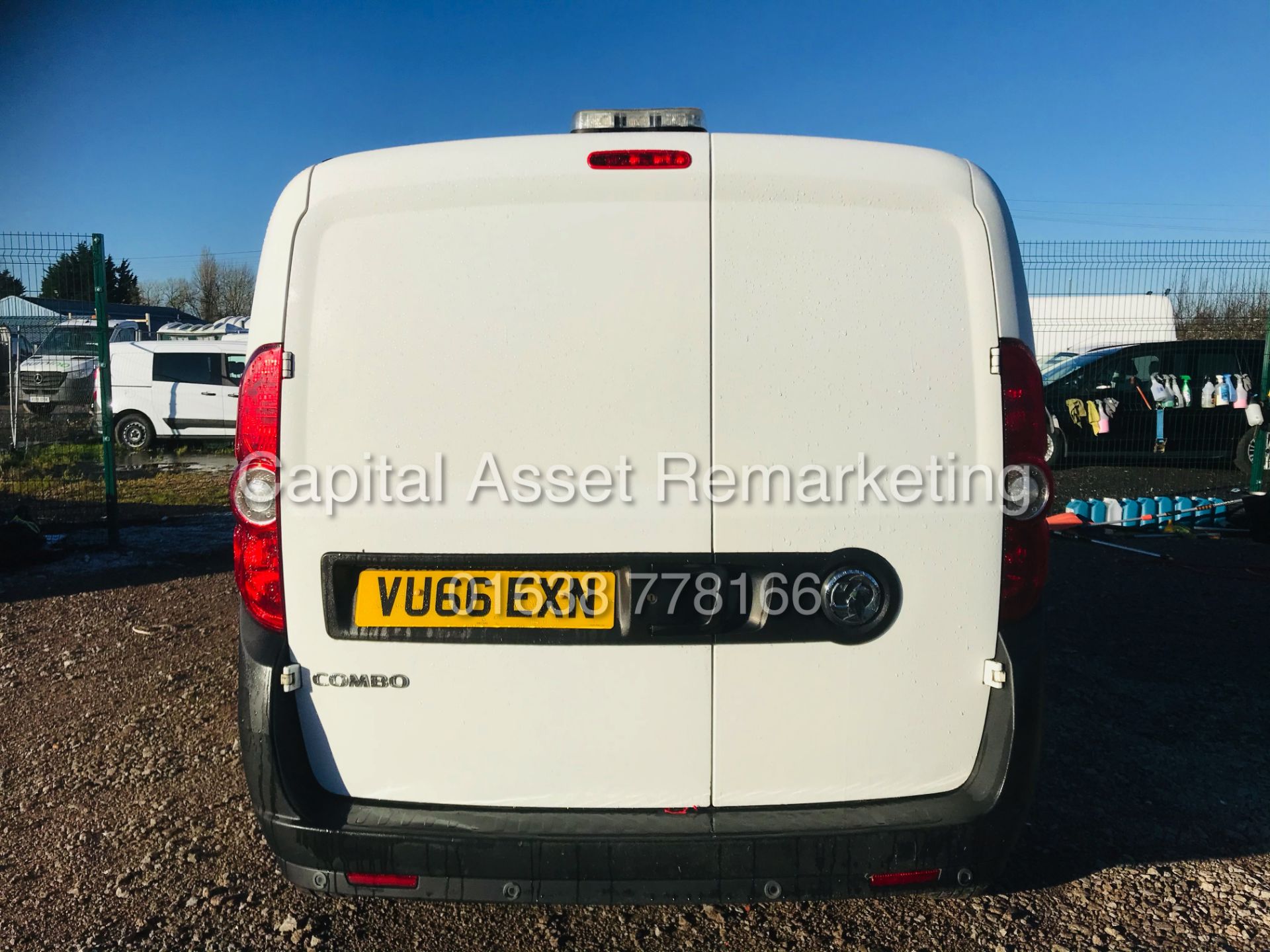 VAUXHALL COMBO 2000 CDTI (2017 MODEL) 1 OWNER WITH STAMPED HISTORY - SIDE DOOR *EURO 6* - Image 4 of 11