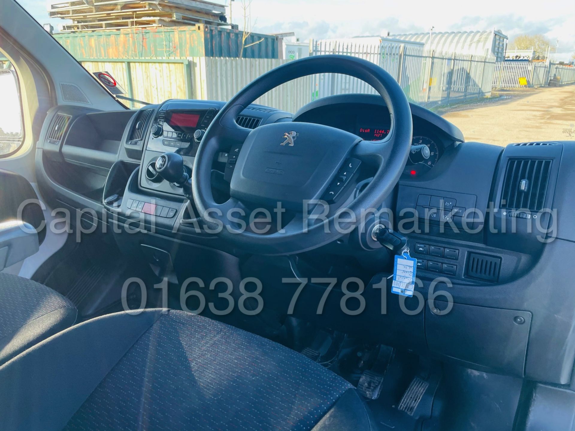 PEUGEOT BOXER 335 *LWB - LO LOADER / LUTON BOX VAN* (2019-EURO 6) '2.0 BLUE HDI - 6 SPEED' (1 OWNER) - Image 28 of 39