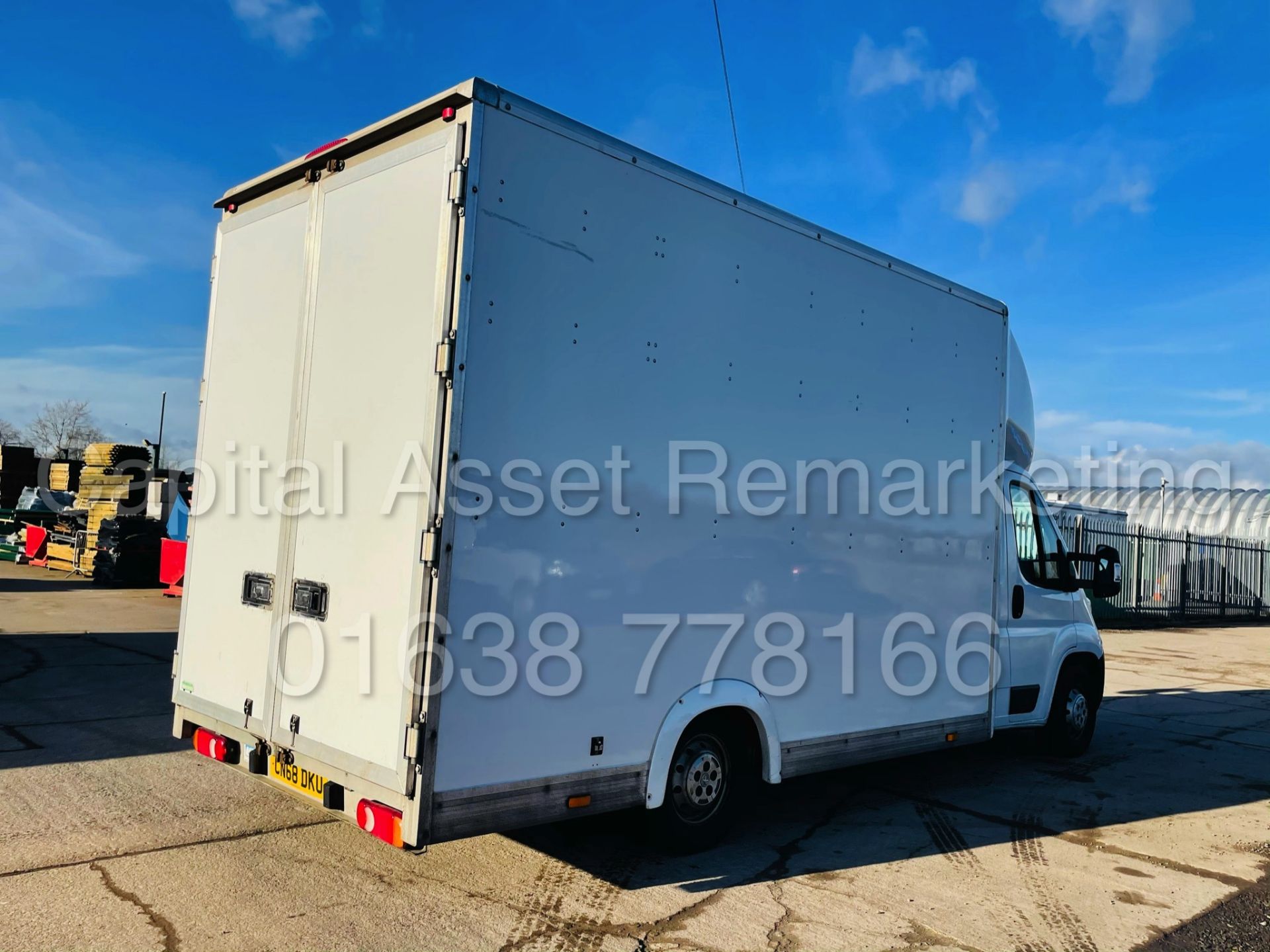 PEUGEOT BOXER 335 *LWB - LO LOADER / LUTON BOX VAN* (2019-EURO 6) '2.0 BLUE HDI - 6 SPEED' (1 OWNER) - Image 9 of 39