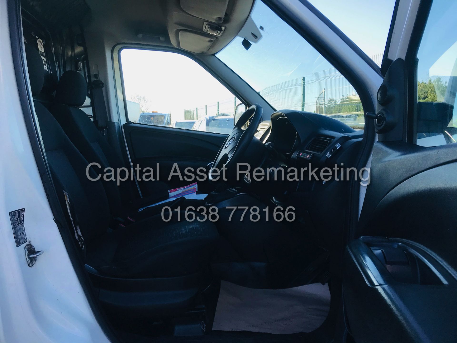 VAUXHALL COMBO 2000 CDTI (2017 MODEL) 1 OWNER WITH STAMPED HISTORY - SIDE DOOR *EURO 6* - Image 7 of 11