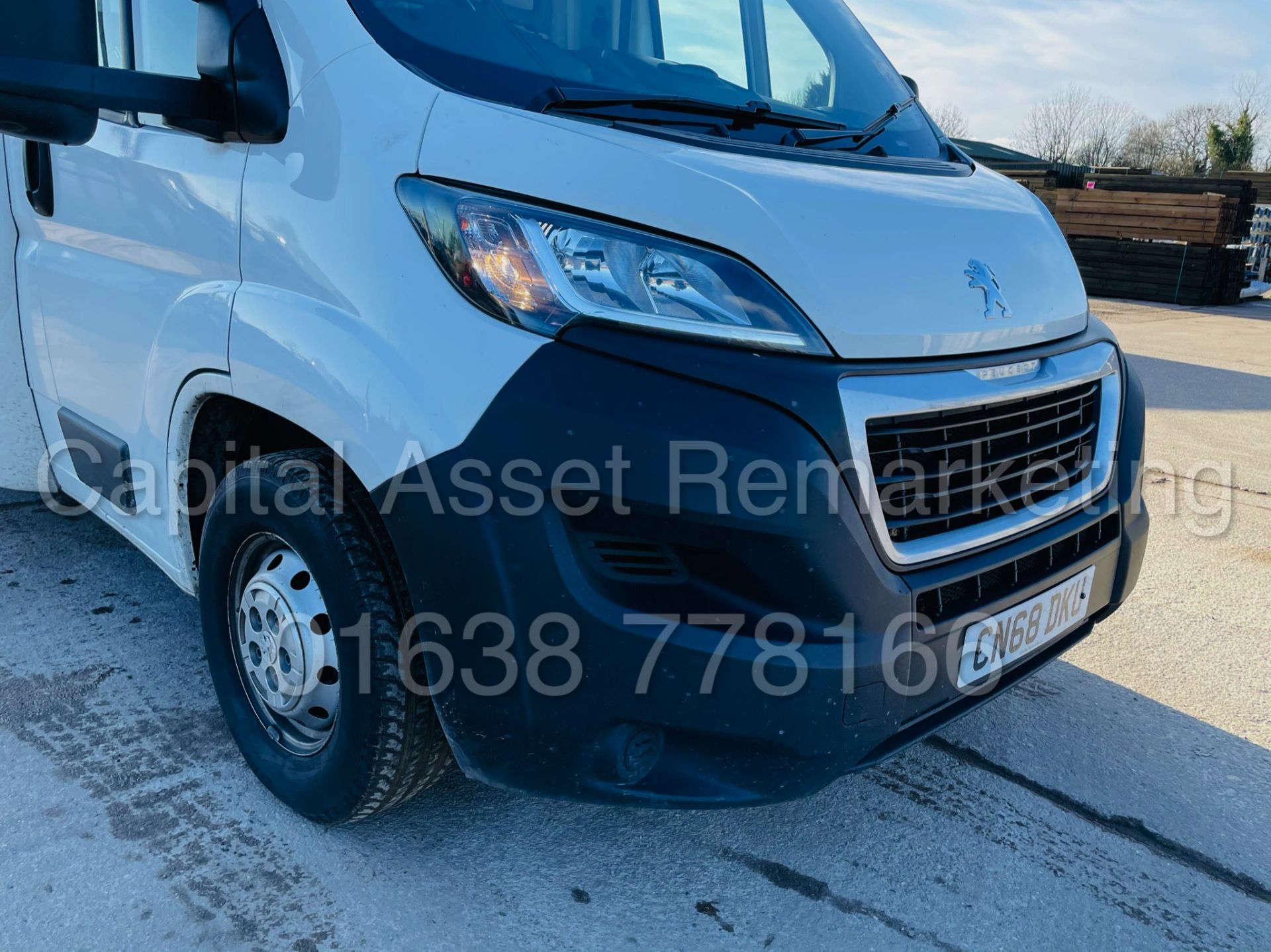 PEUGEOT BOXER 335 *LWB - LO LOADER / LUTON BOX VAN* (2019-EURO 6) '2.0 BLUE HDI - 6 SPEED' (1 OWNER) - Image 15 of 39