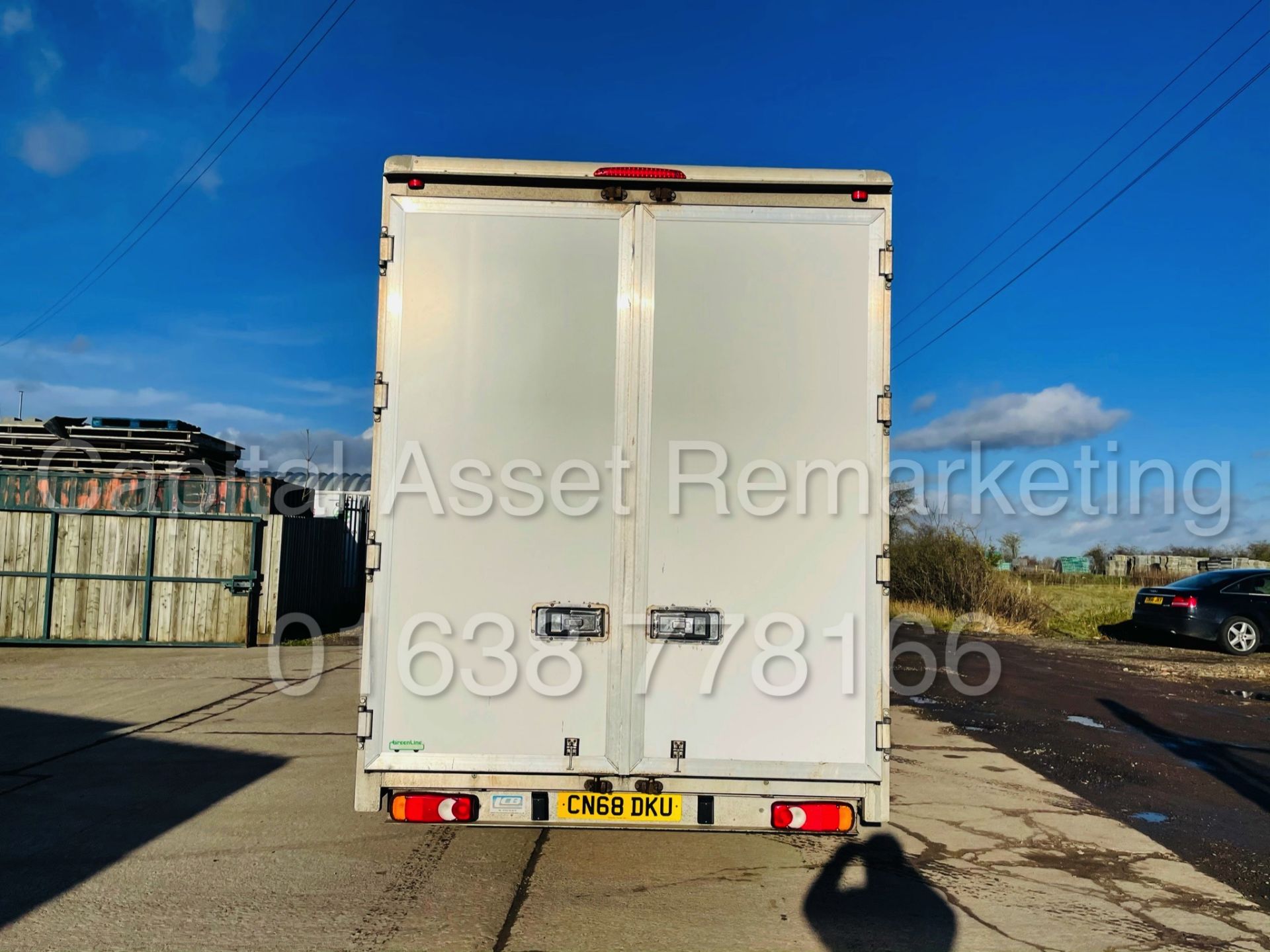 PEUGEOT BOXER 335 *LWB - LO LOADER / LUTON BOX VAN* (2019-EURO 6) '2.0 BLUE HDI - 6 SPEED' (1 OWNER) - Image 7 of 39