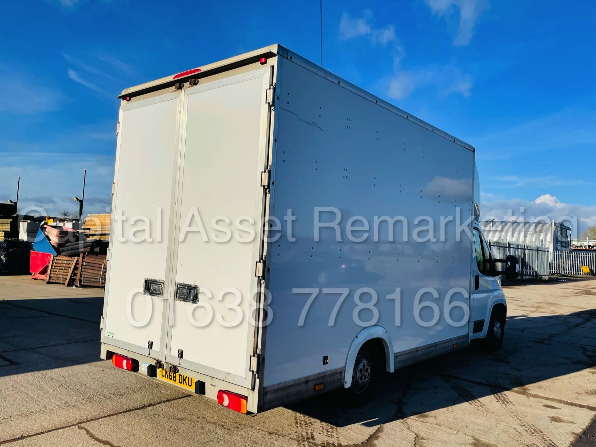 PEUGEOT BOXER 335 *LWB - LO LOADER / LUTON BOX VAN* (2019-EURO 6) '2.0 BLUE HDI - 6 SPEED' (1 OWNER) - Image 8 of 39