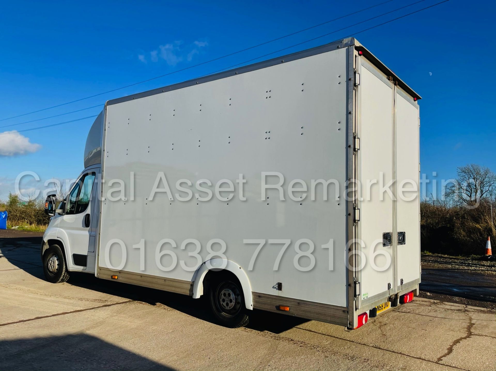 PEUGEOT BOXER 335 *LWB - LO LOADER / LUTON BOX VAN* (2019-EURO 6) '2.0 BLUE HDI - 6 SPEED' (1 OWNER) - Image 5 of 39