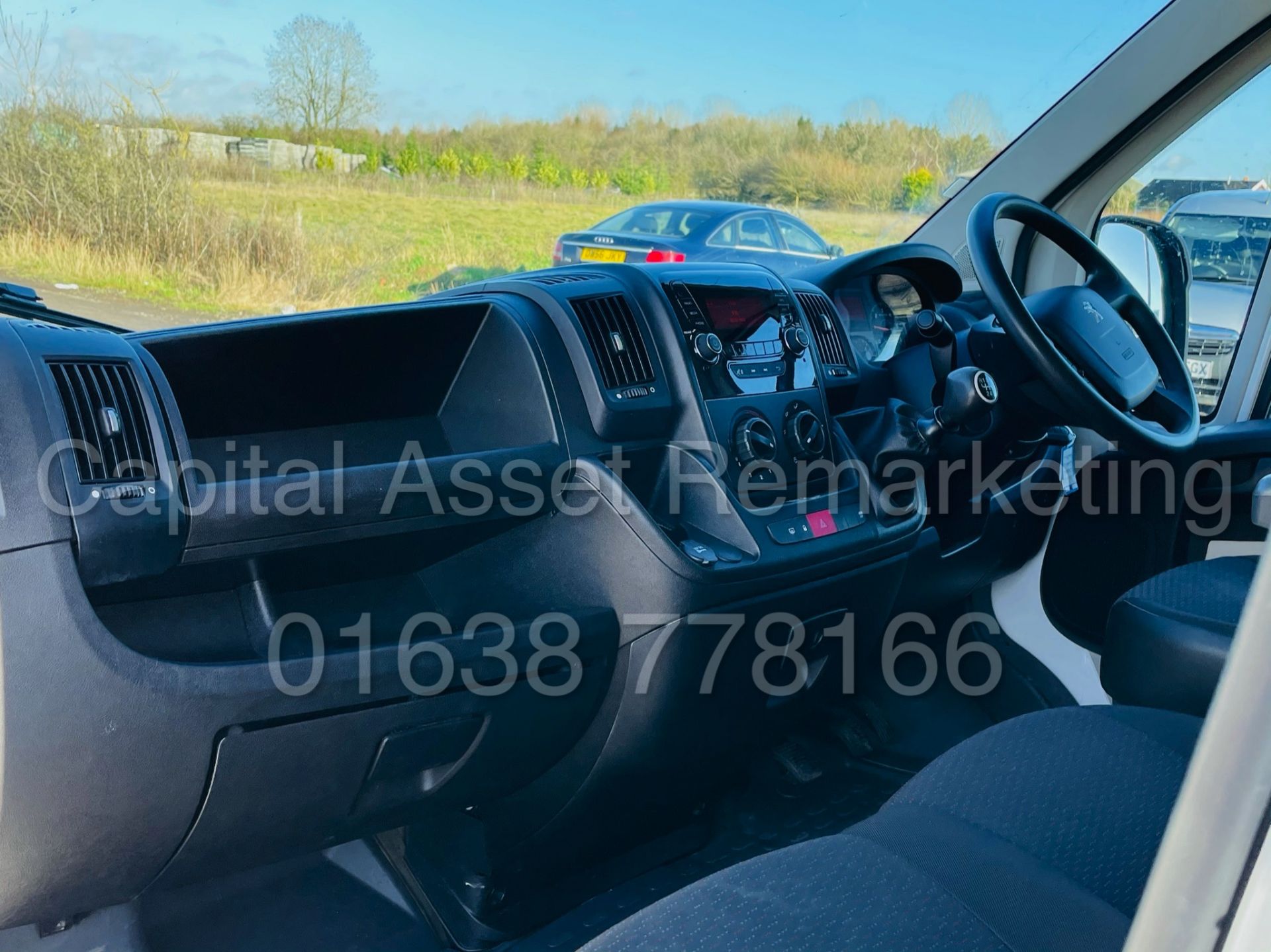 PEUGEOT BOXER 335 *LWB - LO LOADER / LUTON BOX VAN* (2019-EURO 6) '2.0 BLUE HDI - 6 SPEED' (1 OWNER) - Image 19 of 39