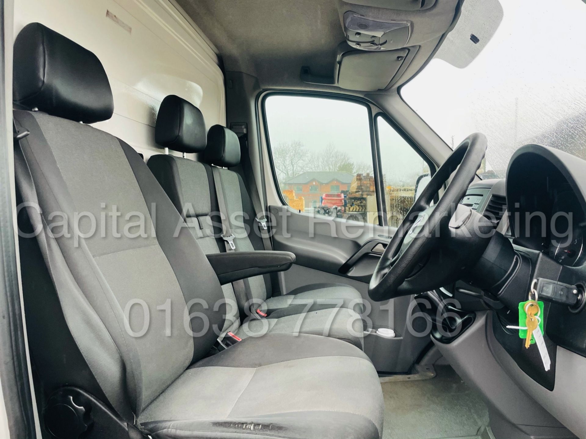 VOLKSWAGEN CRAFTER CR35 TDI BMT *LWB - LUTON / BOX VAN* (2018 -EURO 6) 'U-LEZ COMPLIANT' *TAIL-LIFT* - Image 29 of 44