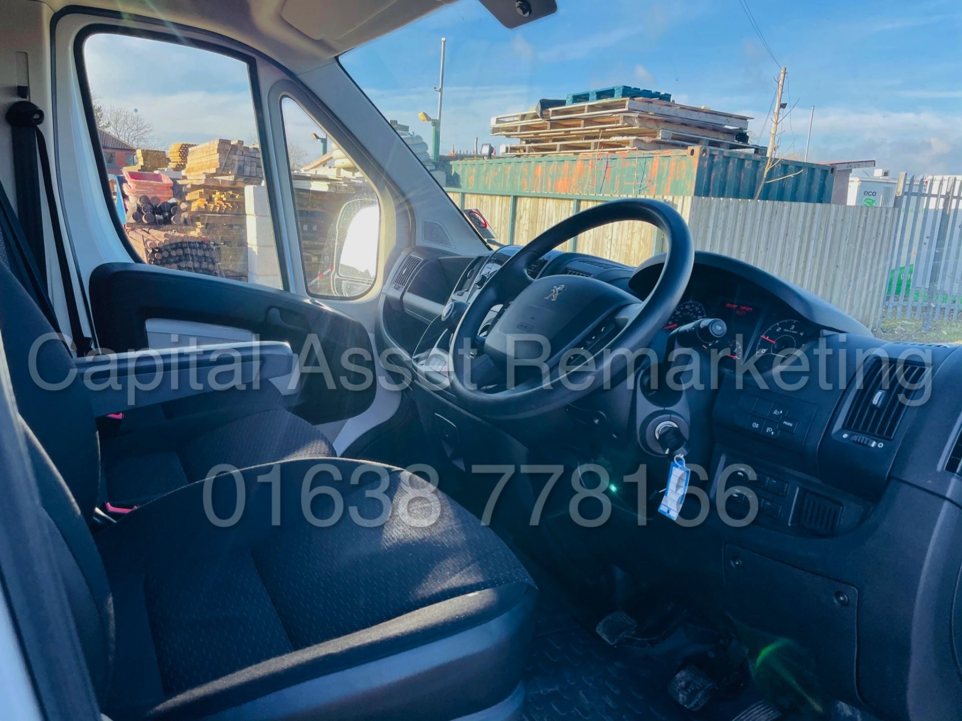 PEUGEOT BOXER 335 *LWB - LO LOADER / LUTON BOX VAN* (2019-EURO 6) '2.0 BLUE HDI - 6 SPEED' (1 OWNER) - Image 27 of 39