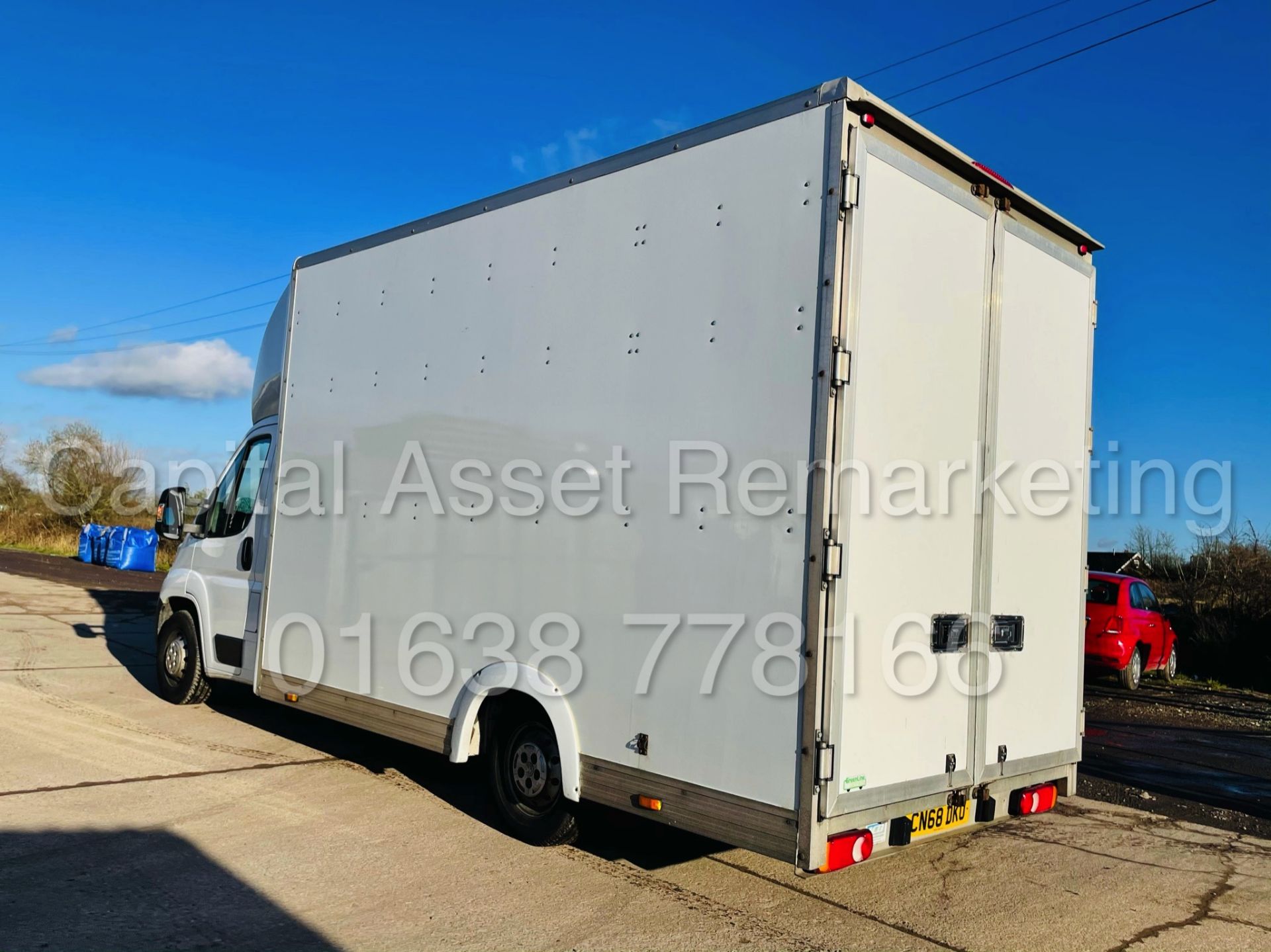 PEUGEOT BOXER 335 *LWB - LO LOADER / LUTON BOX VAN* (2019-EURO 6) '2.0 BLUE HDI - 6 SPEED' (1 OWNER) - Image 6 of 39