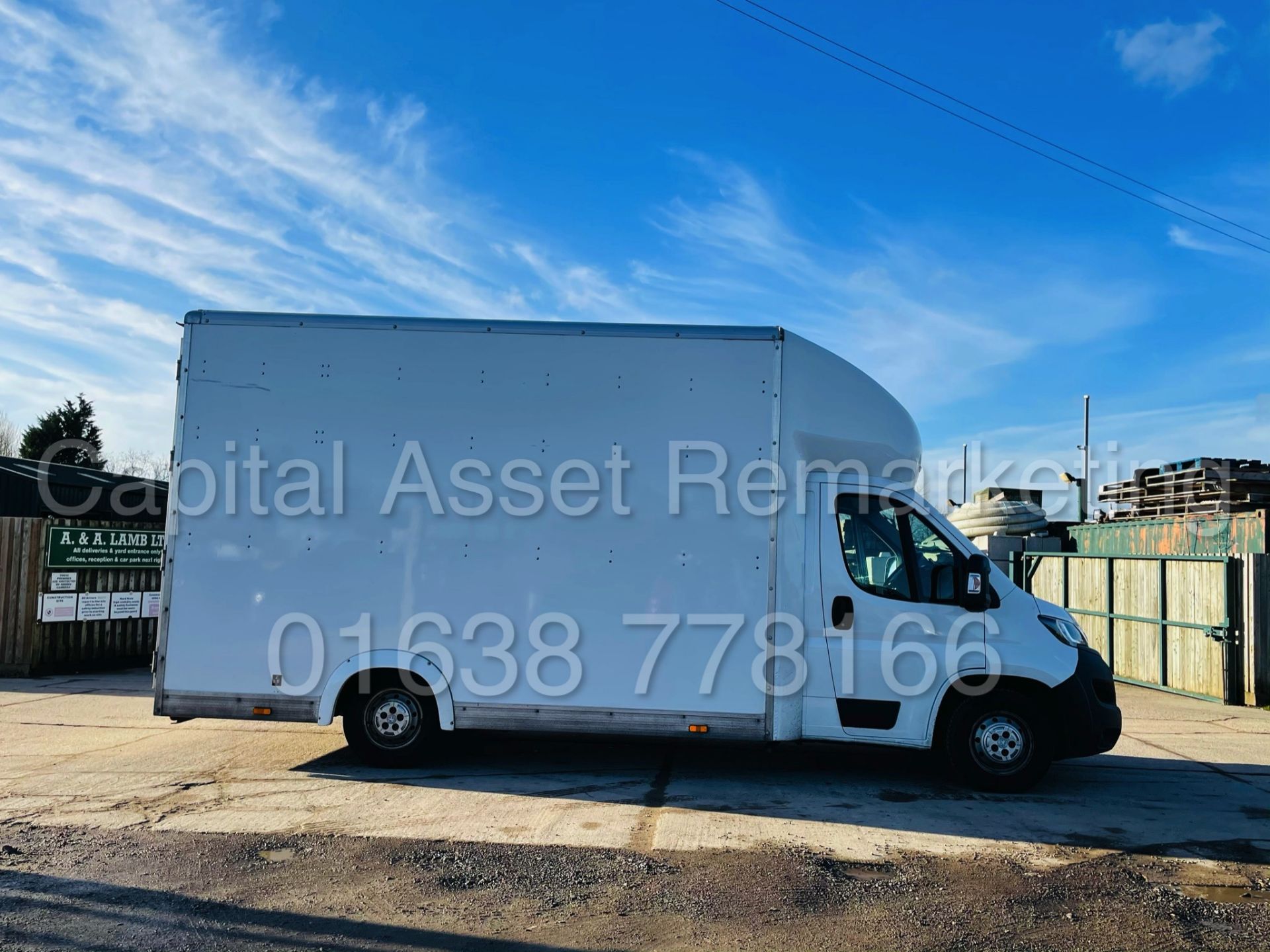 PEUGEOT BOXER 335 *LWB - LO LOADER / LUTON BOX VAN* (2019-EURO 6) '2.0 BLUE HDI - 6 SPEED' (1 OWNER) - Image 10 of 39