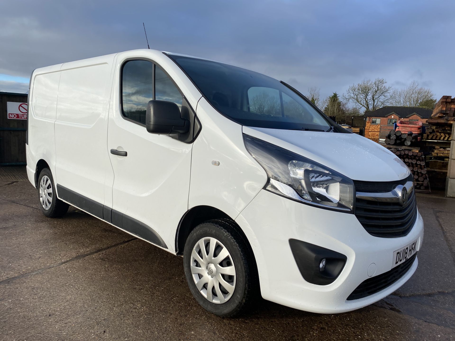 On Sale VAUXHALL VIVARO 1.6"CDTI"120 (SPORTIVE) EURO 6 - 18 REG - AIR CON - SAT NAV - HUGE SPEC 49K