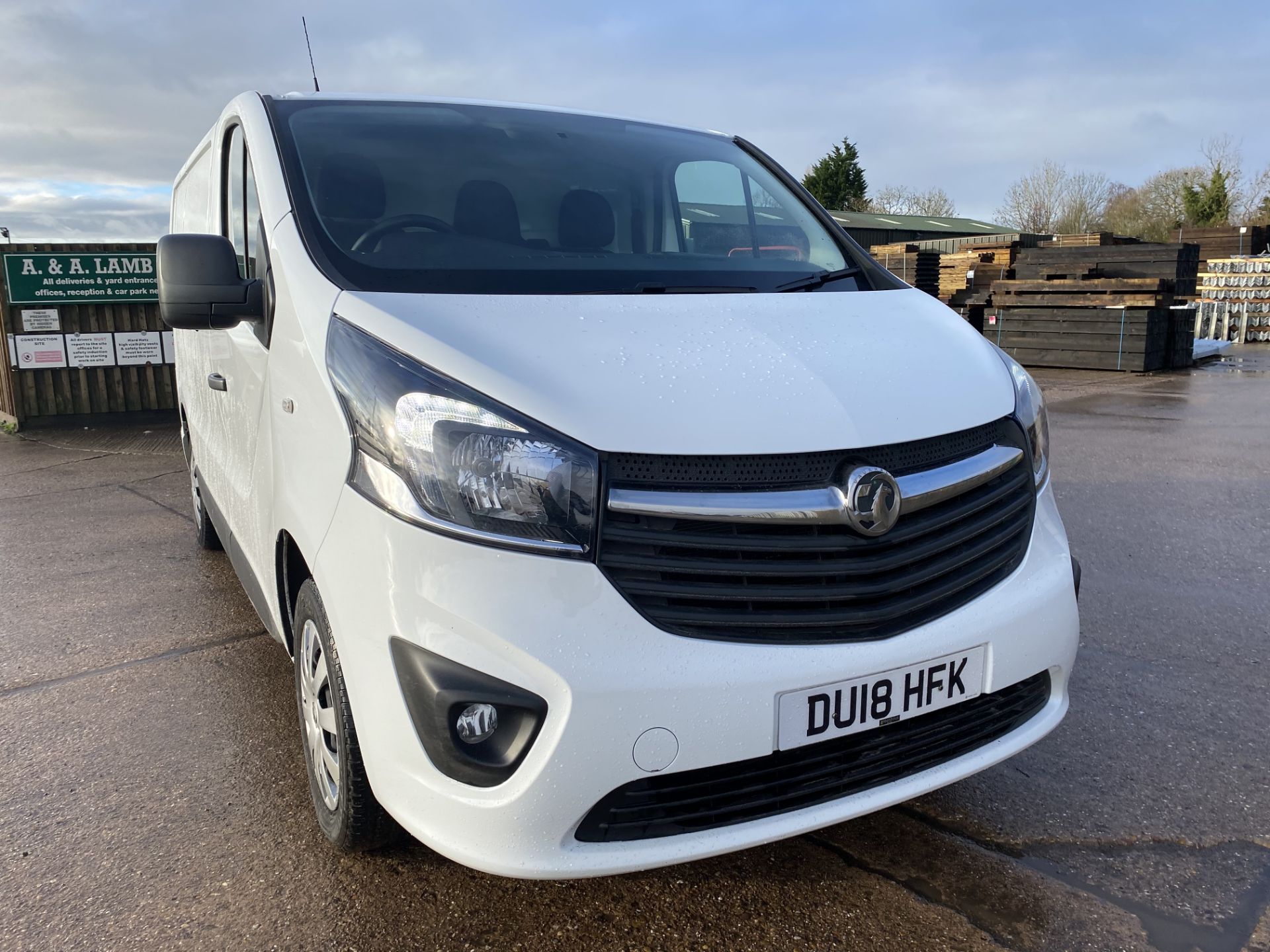 On Sale VAUXHALL VIVARO 1.6"CDTI"120 (SPORTIVE) EURO 6 - 18 REG - AIR CON - SAT NAV - HUGE SPEC 49K - Image 3 of 23