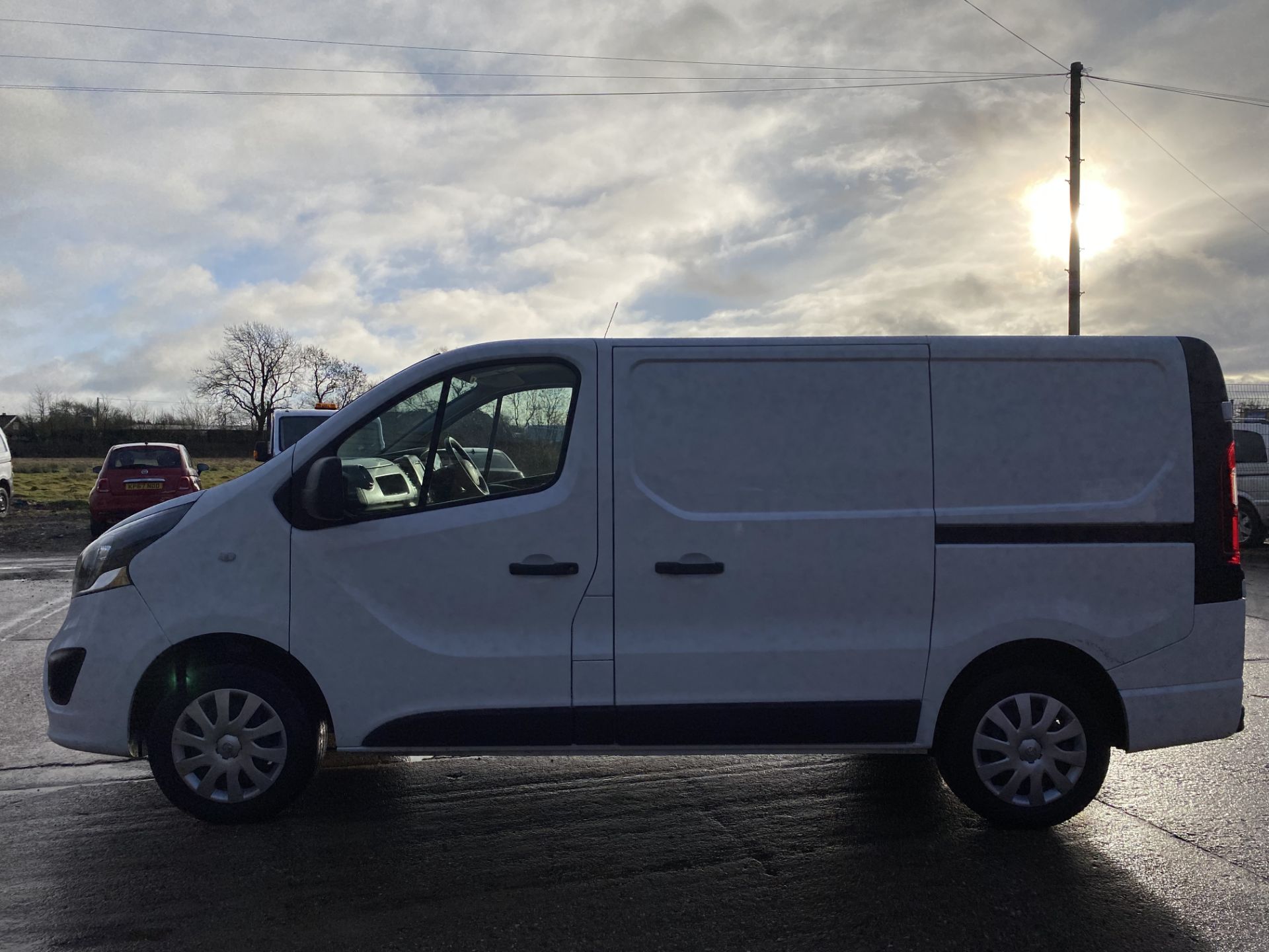 On Sale VAUXHALL VIVARO 1.6"CDTI"120 (SPORTIVE) EURO 6 - 18 REG - AIR CON - SAT NAV - HUGE SPEC 49K - Image 7 of 23