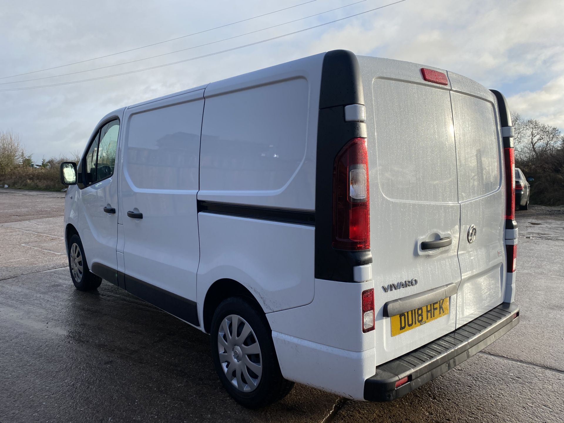 On Sale VAUXHALL VIVARO 1.6"CDTI"120 (SPORTIVE) EURO 6 - 18 REG - AIR CON - SAT NAV - HUGE SPEC 49K - Image 9 of 23