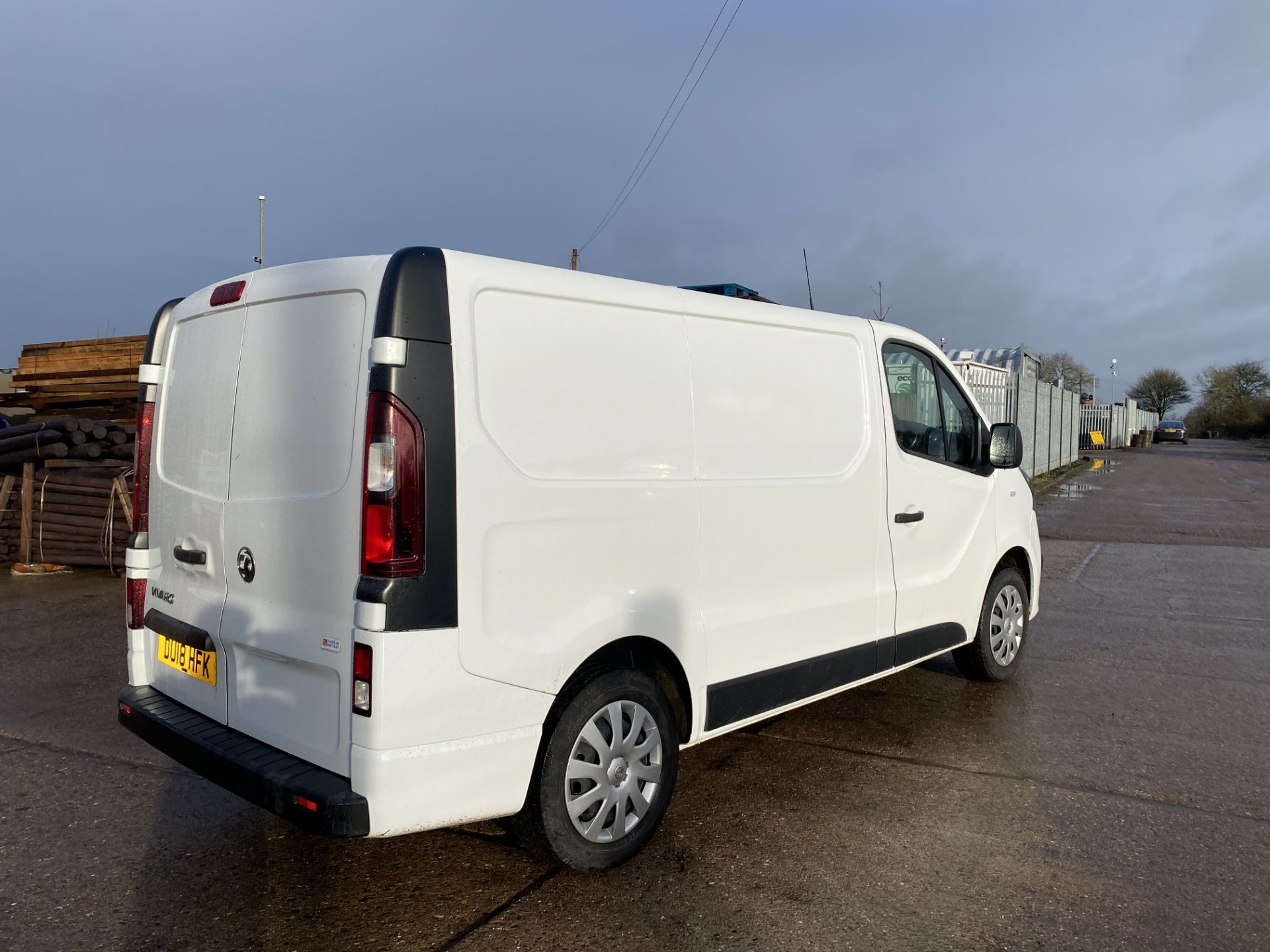 On Sale VAUXHALL VIVARO 1.6"CDTI"120 (SPORTIVE) EURO 6 - 18 REG - AIR CON - SAT NAV - HUGE SPEC 49K - Image 6 of 23