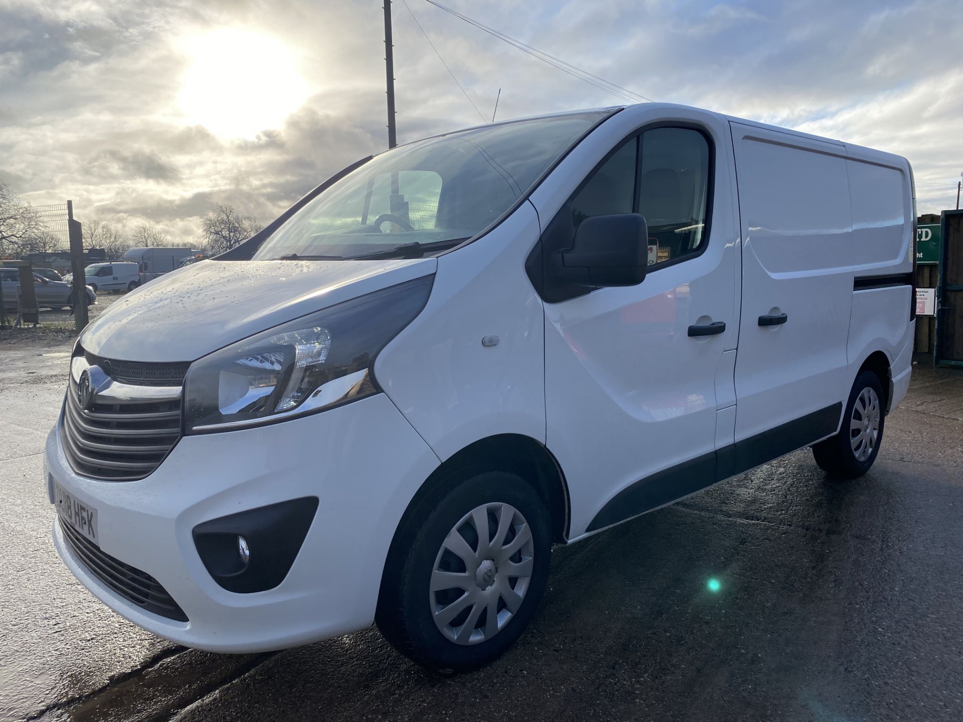 On Sale VAUXHALL VIVARO 1.6"CDTI"120 (SPORTIVE) EURO 6 - 18 REG - AIR CON - SAT NAV - HUGE SPEC 49K - Image 5 of 23