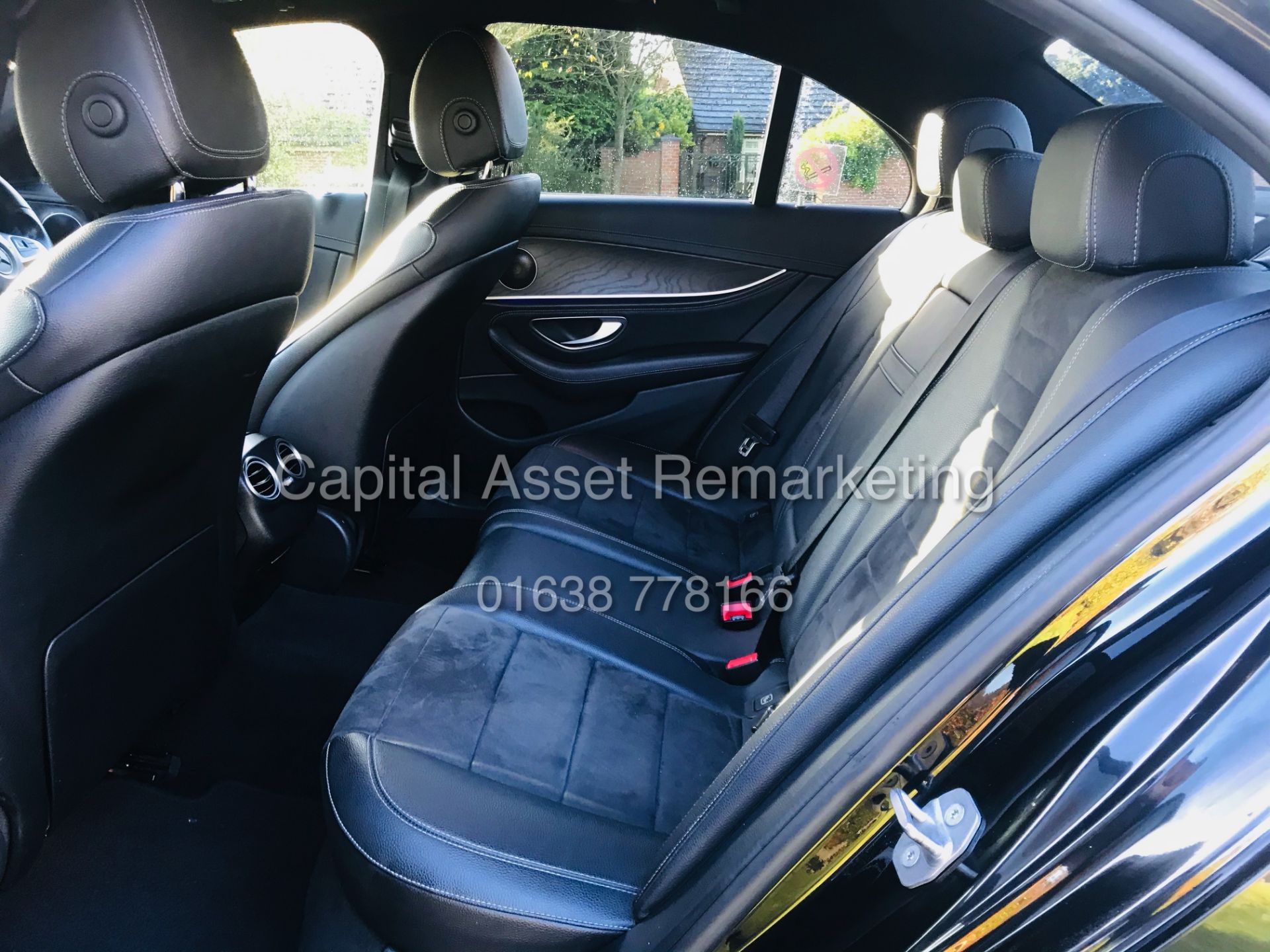 MERCEDES E220d "AMG-LINE" SALOON (18 REG) 1 OWNER *COMAND SAT NAV* CLIMATE / AC - REAR CAMERA *LOOK* - Image 34 of 35