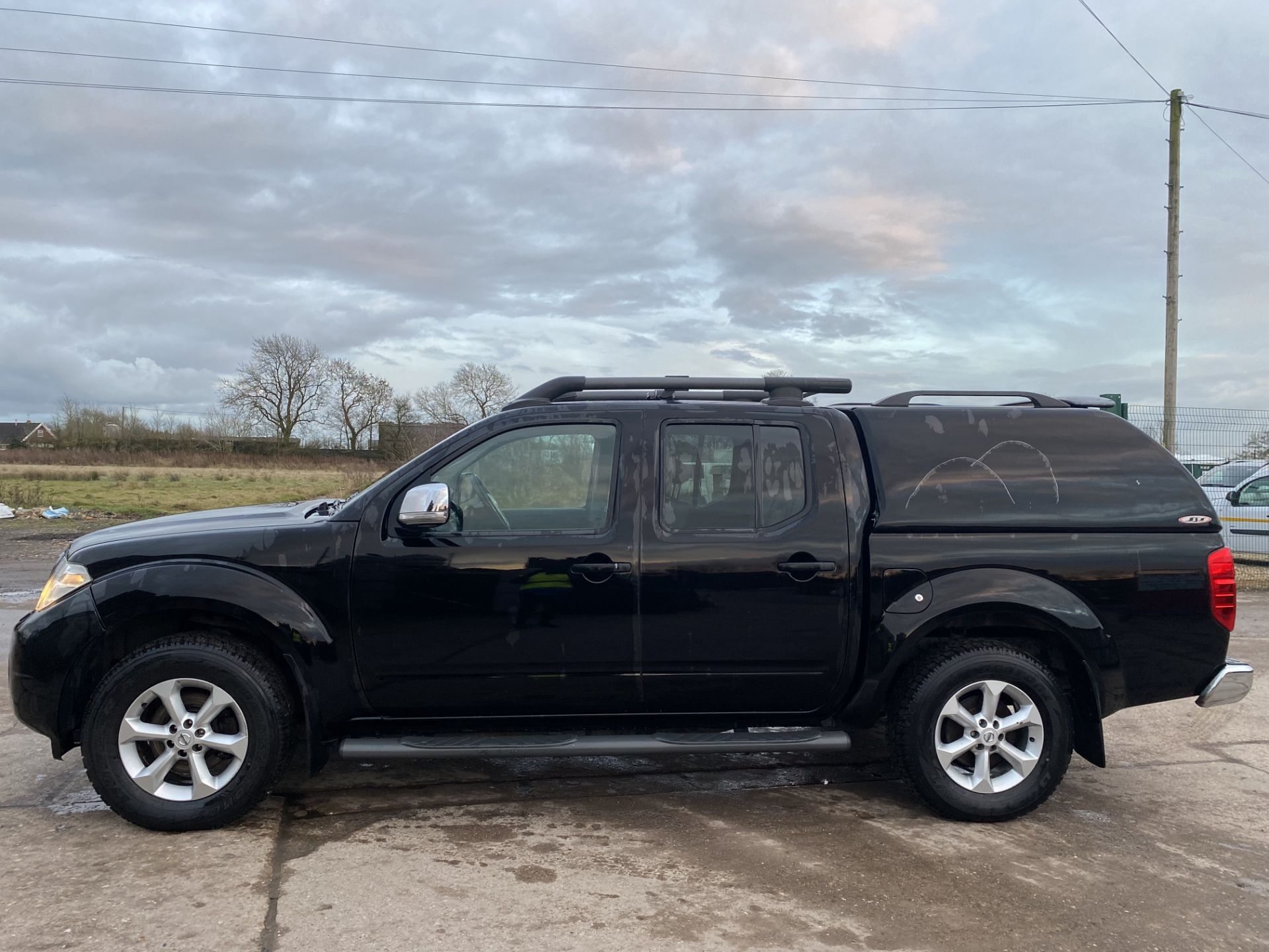 NISSAN NAVARA 2.5DCI "TEKNA" AUTOMATIC - 2015 MODEL - BLACK - SAT NAV - LEATHER - HUGE SPEC -NO VAT! - Bild 6 aus 8