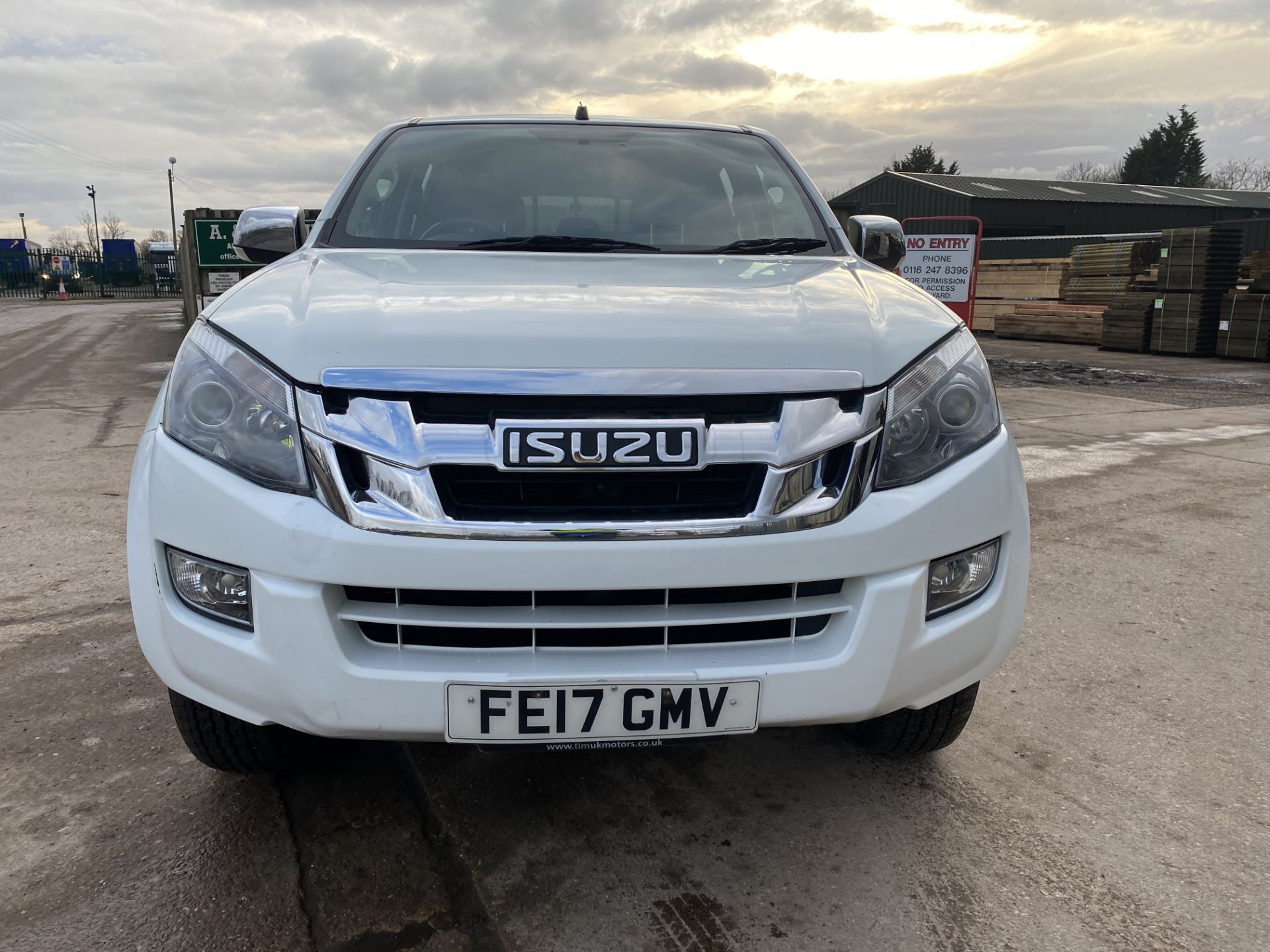 ON SALE ISUZU D-MAX "YUKON TWIN TURBO "2.5 TURBO DIESEL" 17 REG - NEW SHAPE - 1 OWNER - CANOPY FSH - Image 3 of 30