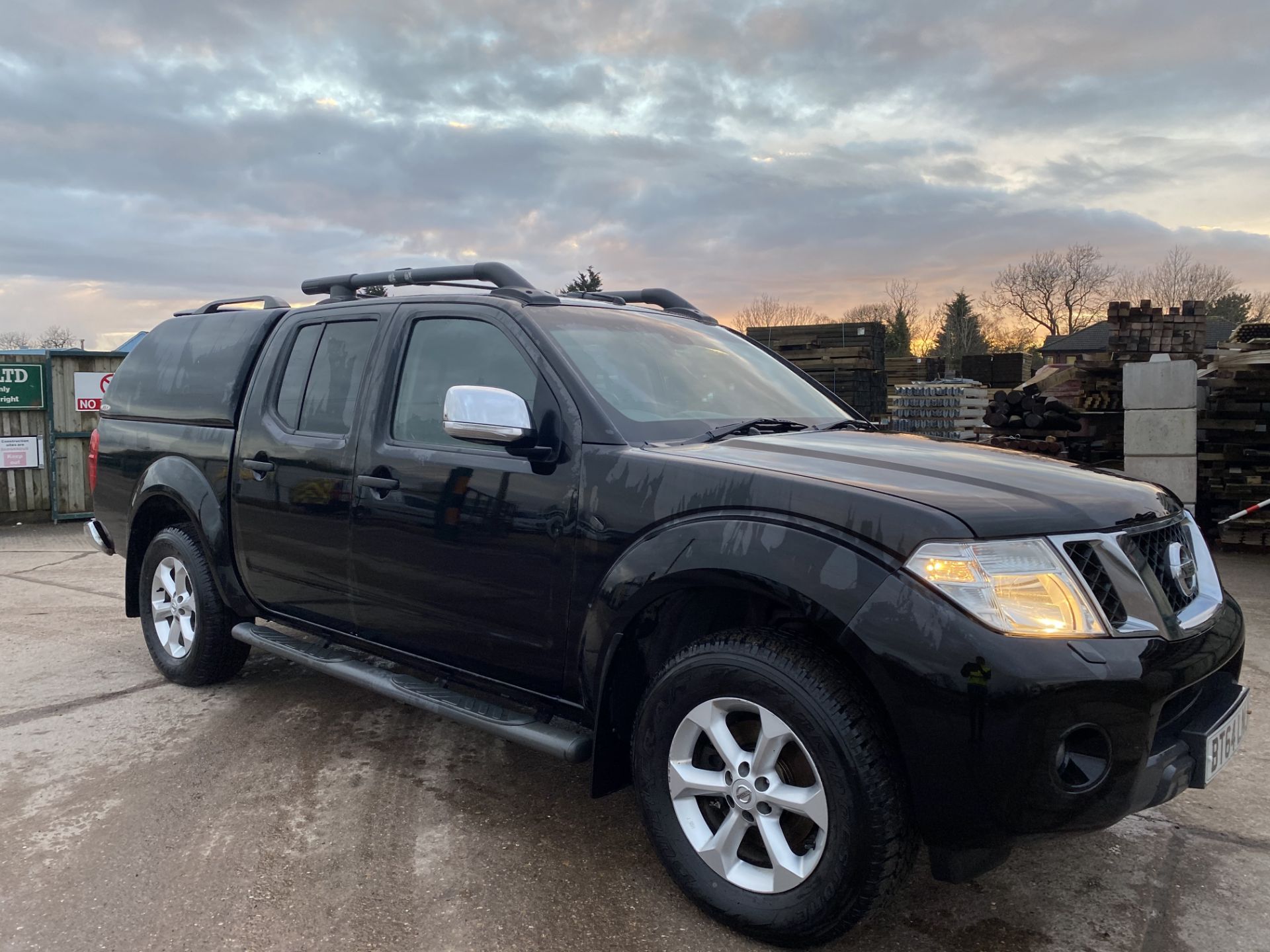 NISSAN NAVARA 2.5DCI "TEKNA" AUTOMATIC - 2015 MODEL - BLACK - SAT NAV - LEATHER - HUGE SPEC -NO VAT!