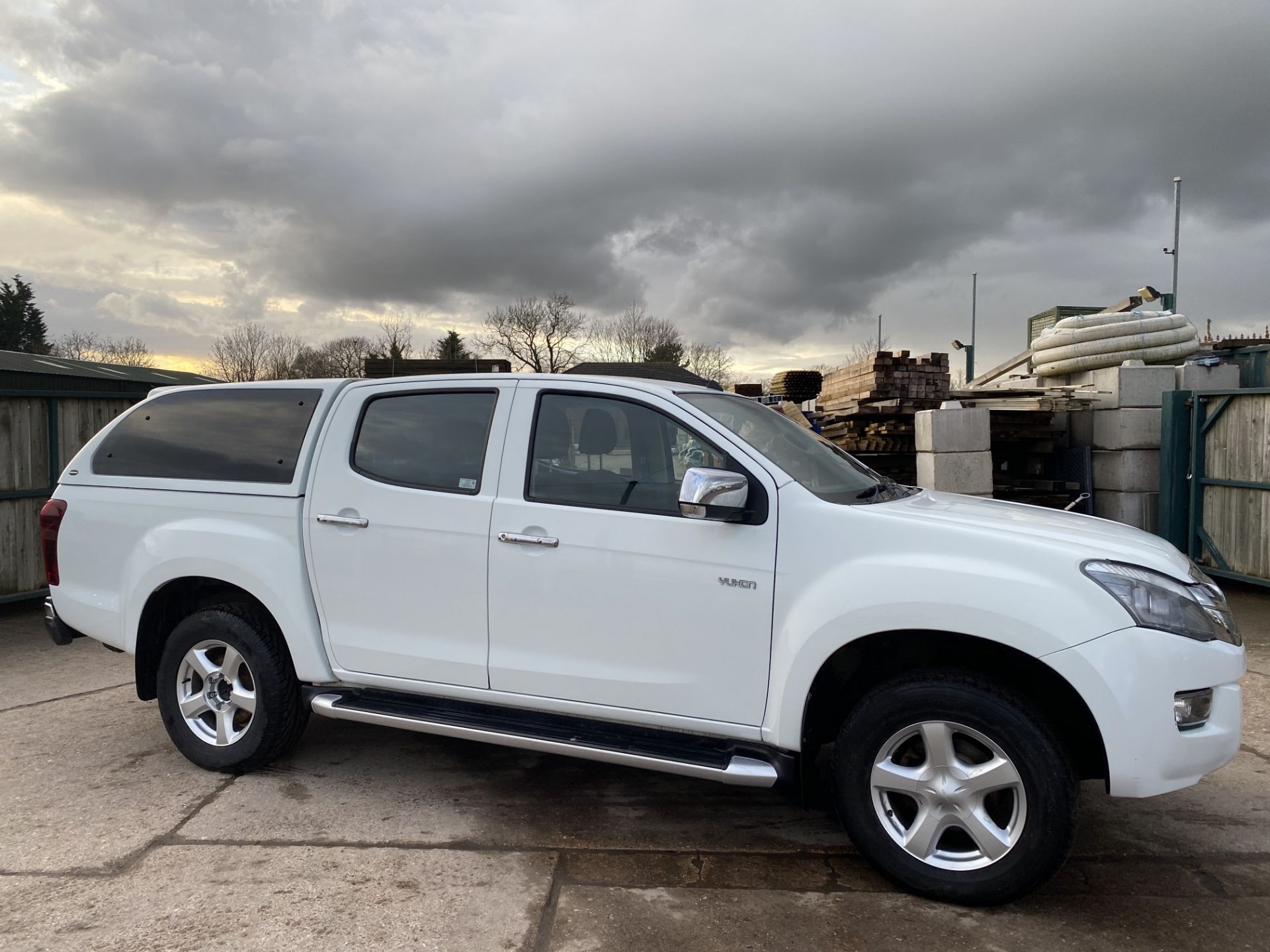 ON SALE ISUZU D-MAX "YUKON TWIN TURBO "2.5 TURBO DIESEL" 17 REG - NEW SHAPE - 1 OWNER - CANOPY FSH - Image 10 of 30