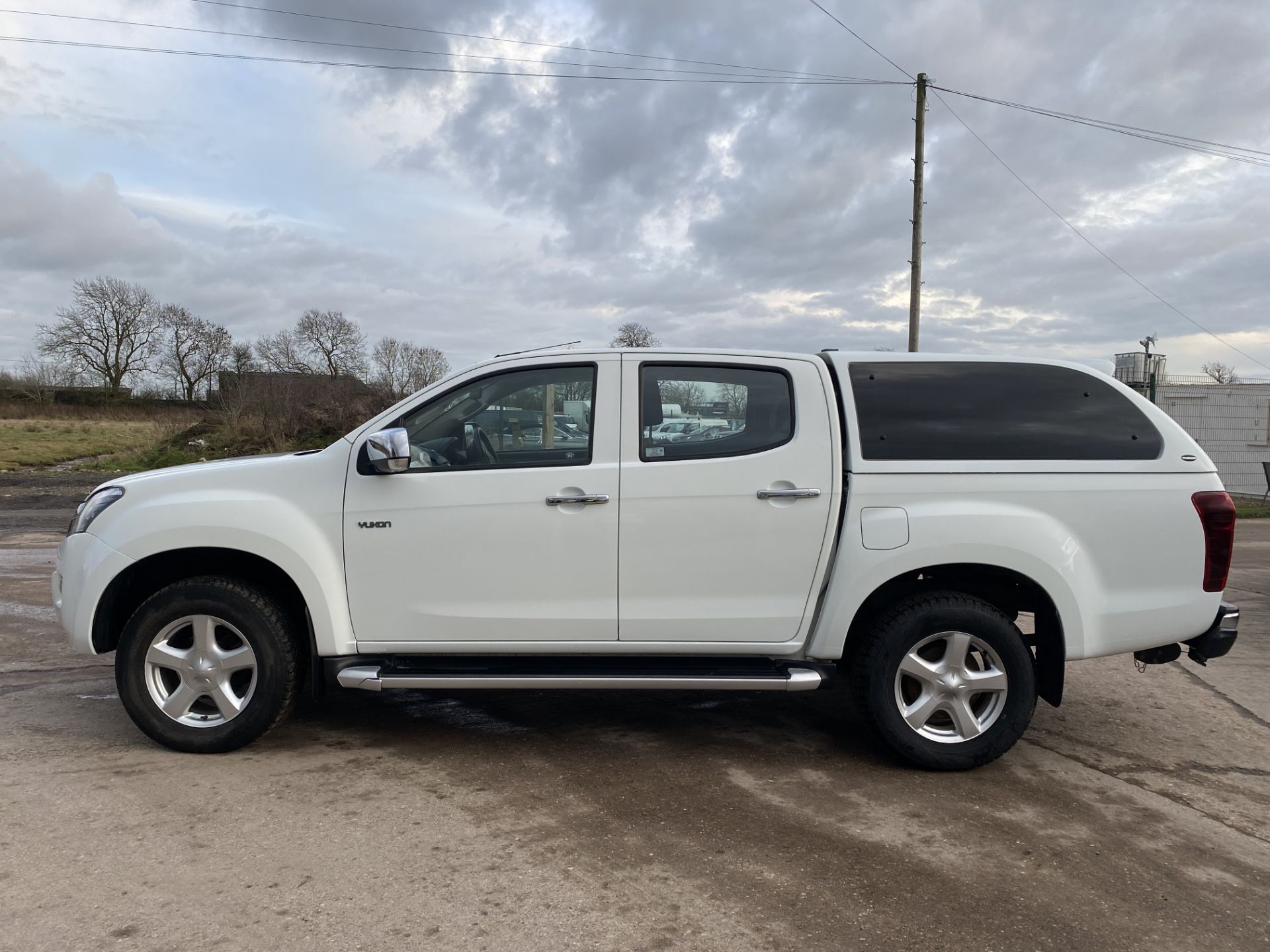 ON SALE ISUZU D-MAX "YUKON TWIN TURBO "2.5 TURBO DIESEL" 17 REG - NEW SHAPE - 1 OWNER - CANOPY FSH - Image 5 of 30