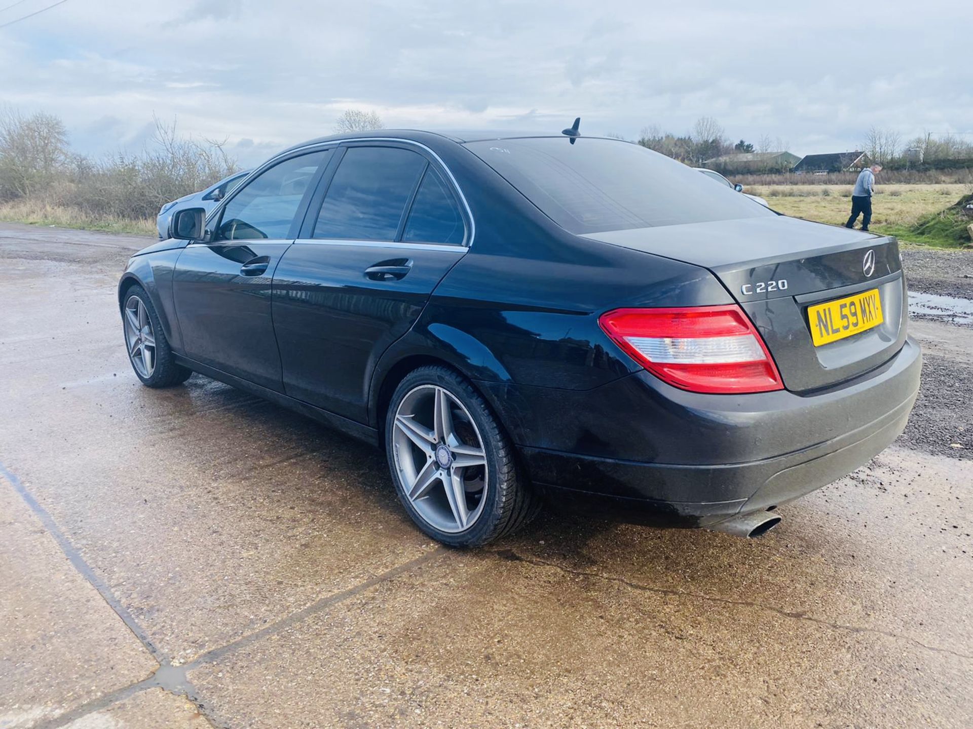 On Sale MERCEDES C220CDI "SE" SPECIAL EQUIPMENT AUTOMATIC - 2010 MODEL- BLACK - AMG ALLOYS - NO VAT - Image 4 of 13