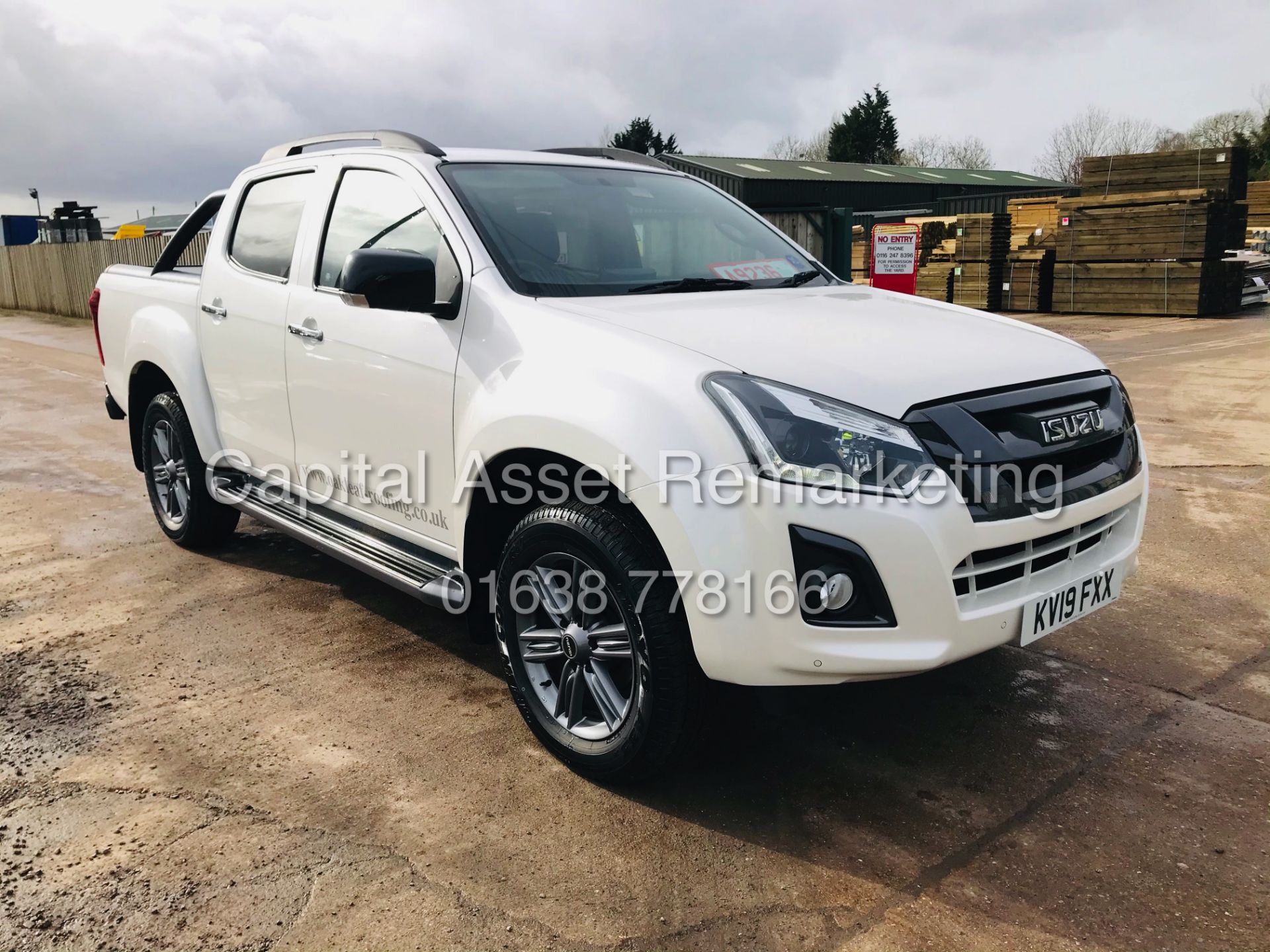 ISUZU D-MAX "BLADE" AUTO (19 REG) FULLY LOADED - SAT NAV - LEATHER - REAR CAMERA -1 OWNER -LOW MILES - Image 3 of 34