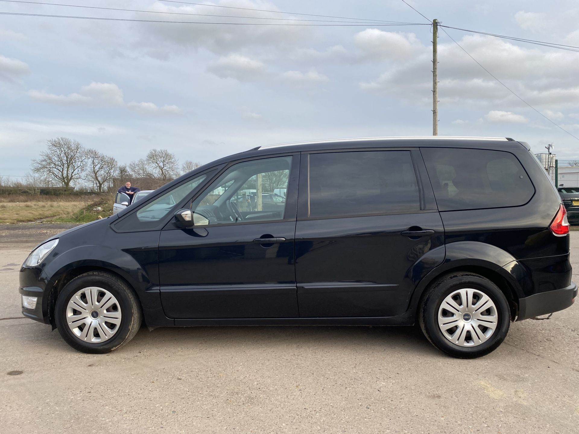 On Sale FORD GALAXY "ZETEC" 2.0TDCI "AUTO" 15 REG - 7 SEATER- LEATHER - AIR CON - MET BLACK - NO VAT - Image 5 of 24