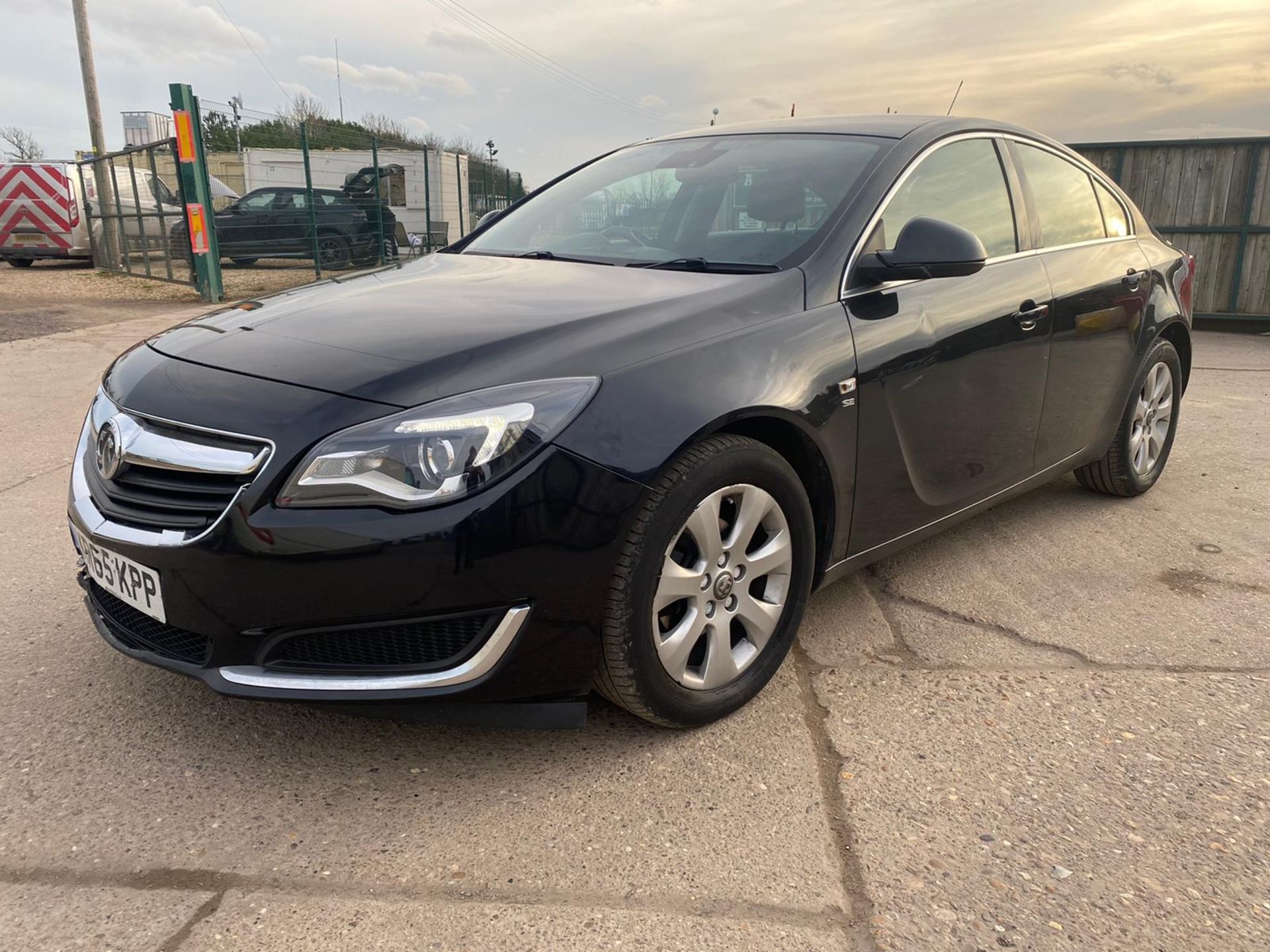 ON SALE VAUXHALL INSIGNIA 1.6CDTI "SE" ECOFLEX S/S (2016 MODEL) AIR CON - ALLOYS - GREAT SPEC- BLACK