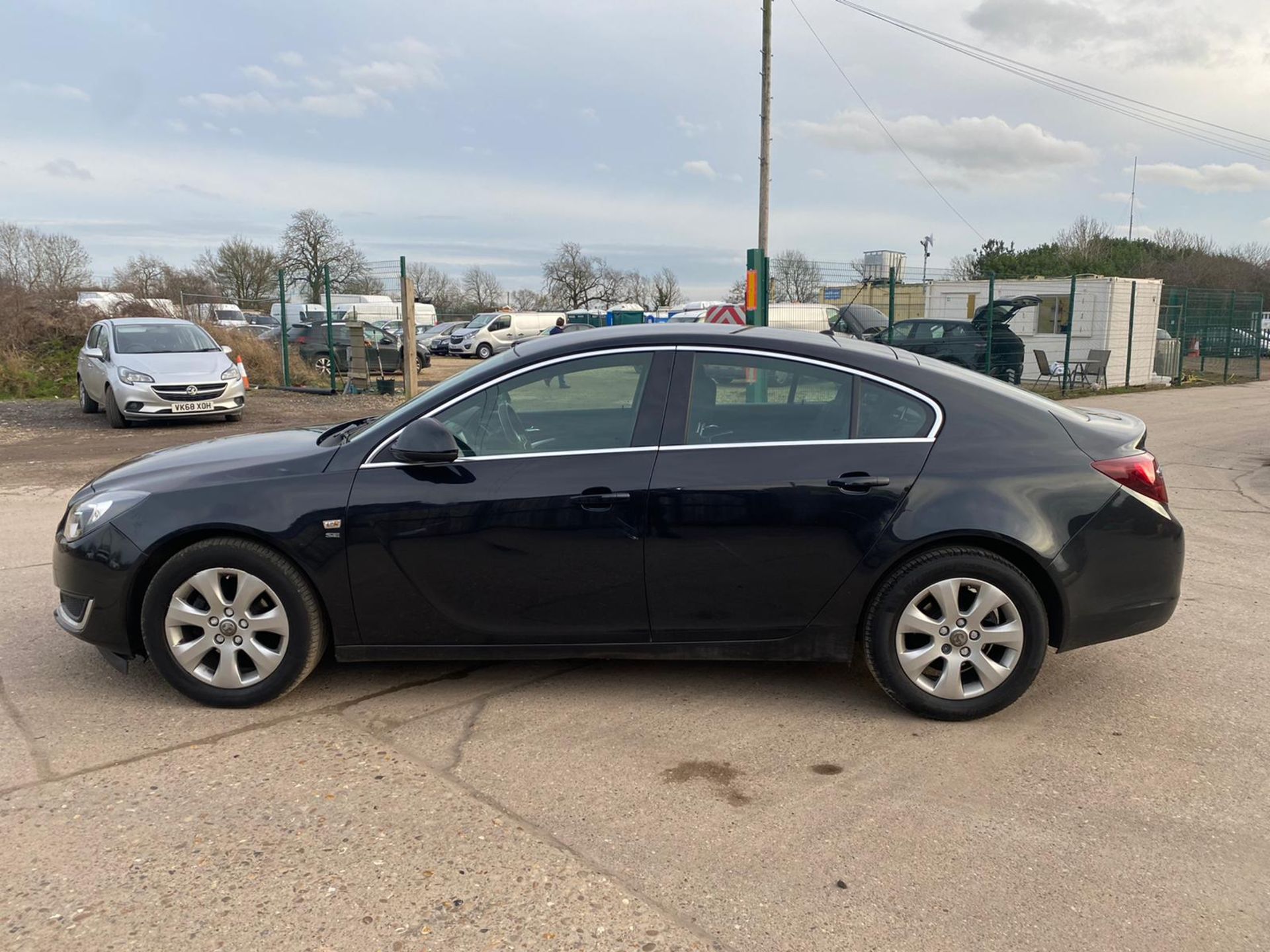 ON SALE VAUXHALL INSIGNIA 1.6CDTI "SE" ECOFLEX S/S (2016 MODEL) AIR CON - ALLOYS - GREAT SPEC- BLACK - Image 3 of 14