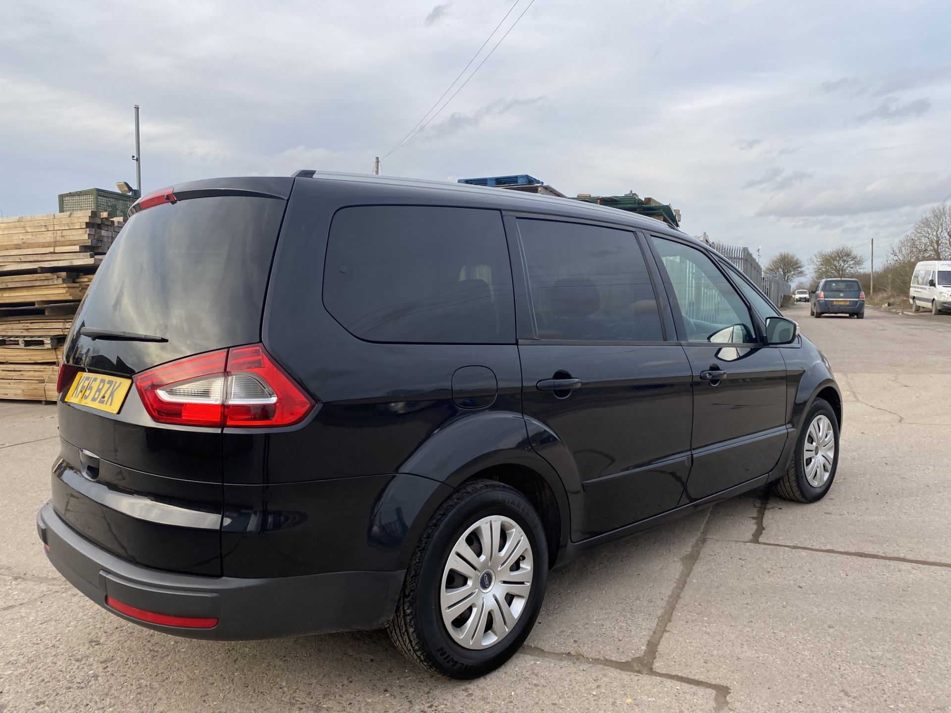 On Sale FORD GALAXY "ZETEC" 2.0TDCI "AUTO" 15 REG - 7 SEATER- LEATHER - AIR CON - MET BLACK - NO VAT - Image 8 of 24