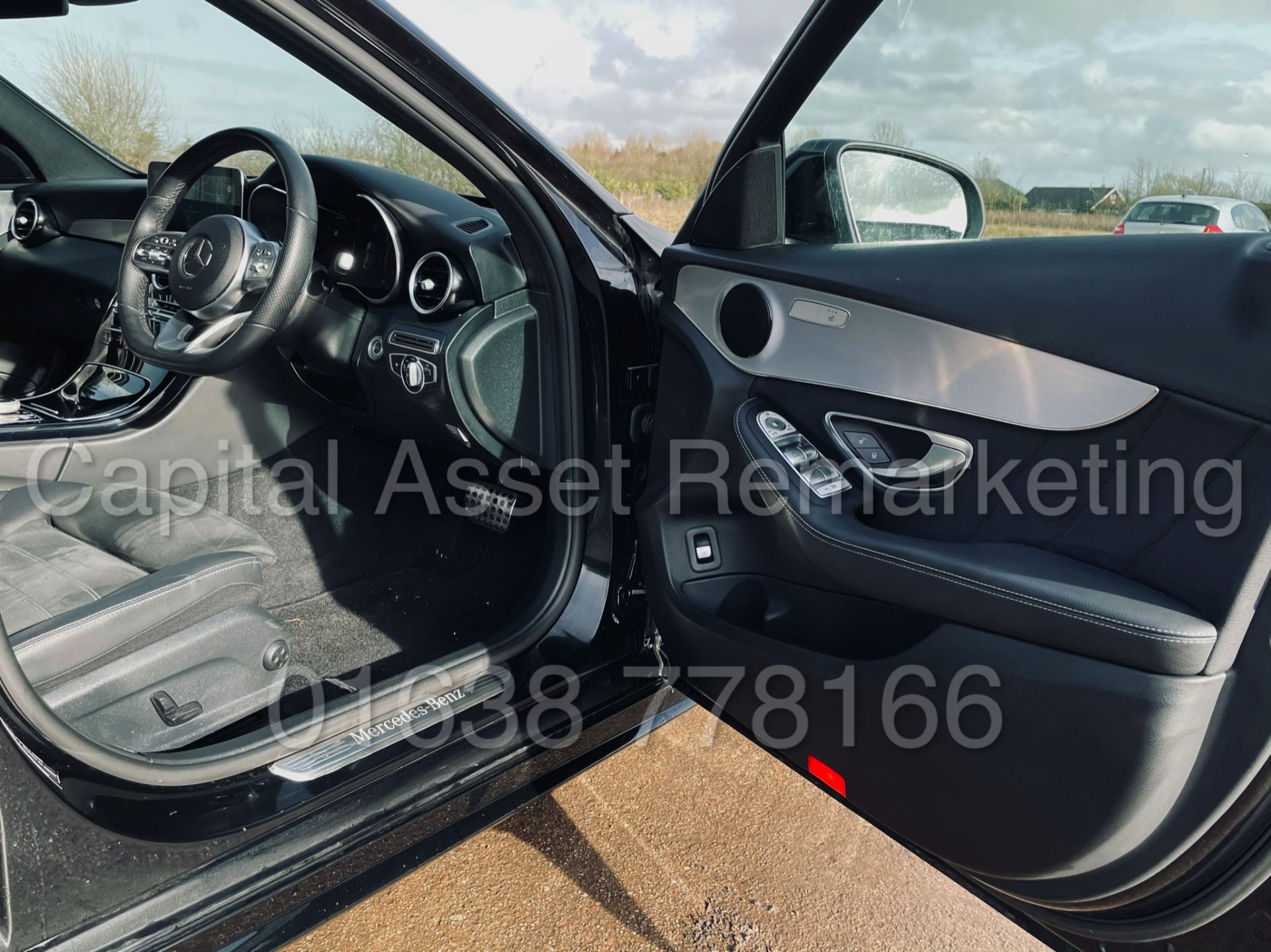 MERCEDES-BENZ C220D *AMG- PREMIUM* SALOON (2019 - NEW MODEL) '9-G TRONIC - NAV' *TOP SPEC* (1 OWNER) - Image 32 of 48