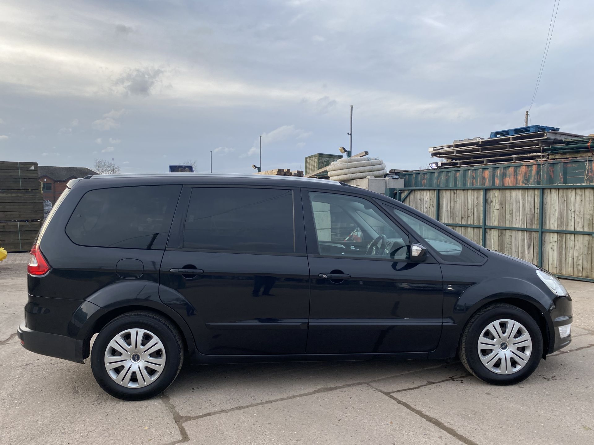 On Sale FORD GALAXY "ZETEC" 2.0TDCI "AUTO" 15 REG - 7 SEATER- LEATHER - AIR CON - MET BLACK - NO VAT - Image 9 of 24