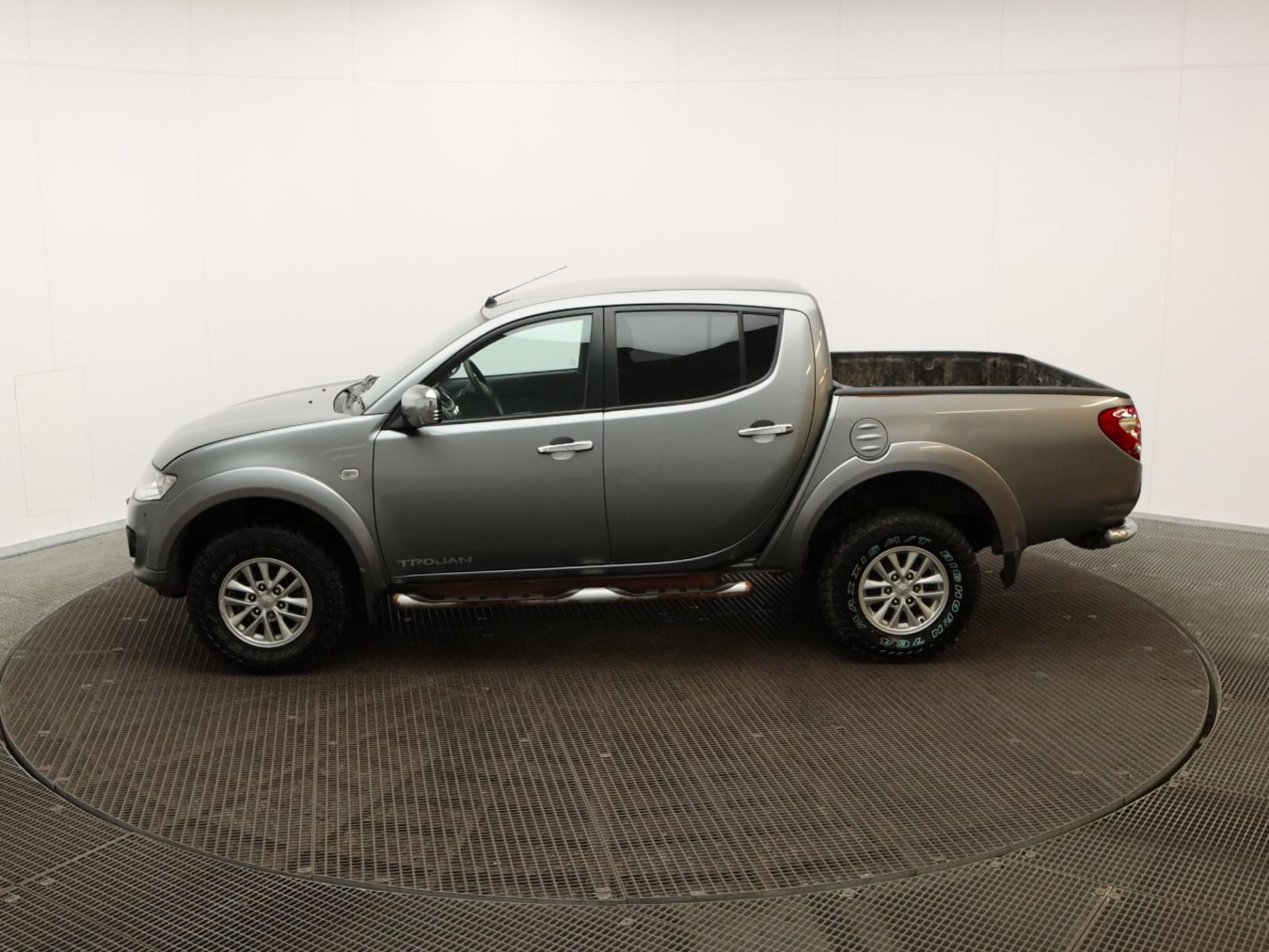 On Sale MITSUBISHI L200 *TROJAN EDITION* DOUBLE CAB PICK-UP (2015 MODEL) '2.5 DI-D -A/C* (NO VAT) - Image 4 of 8