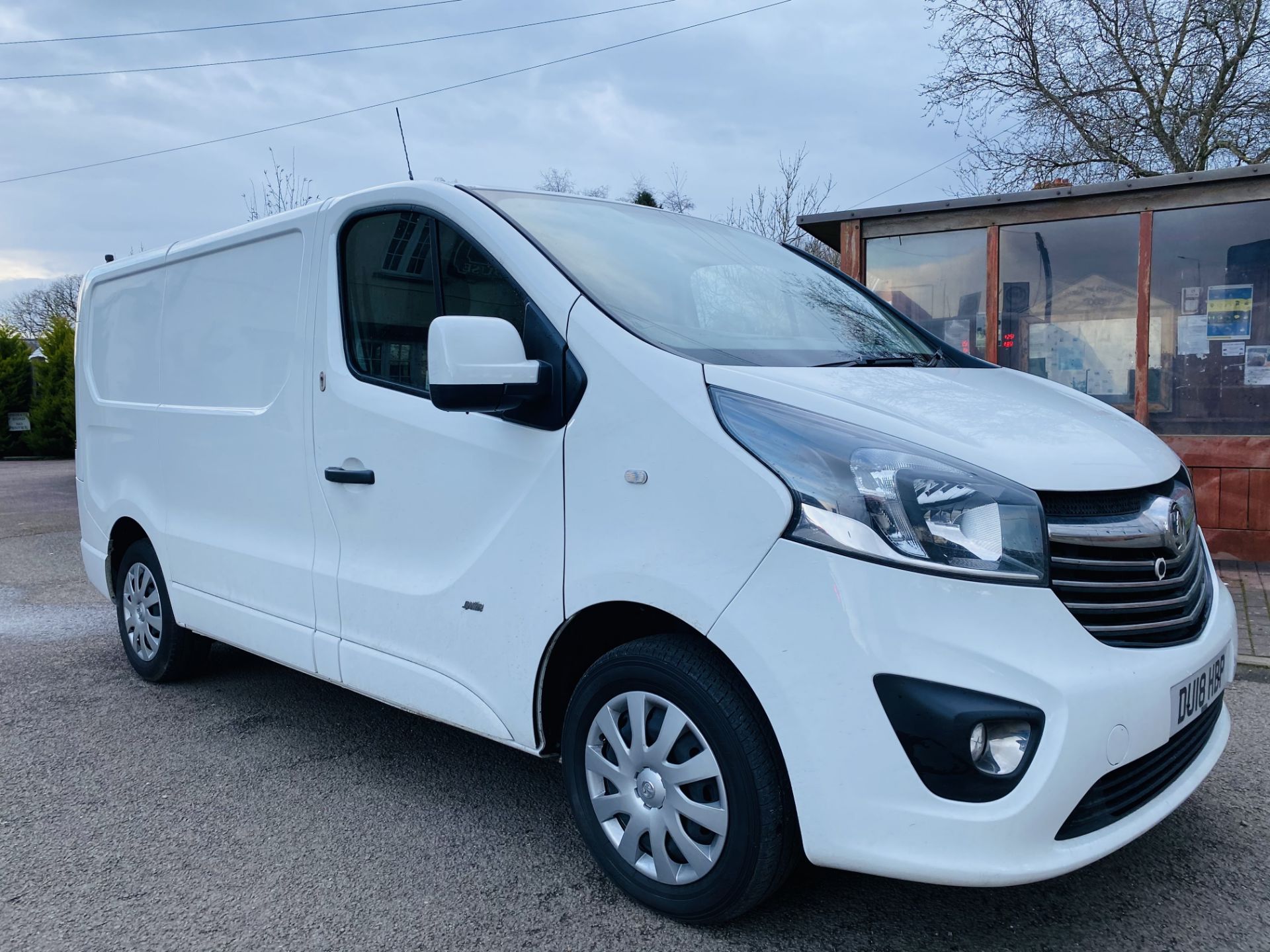 VAUXHALL VIVARO "SPORTIVE" 1.6CDTI (120) 6 SPEED - 18 REG - AIR CON - ONLY 57K MILES!! 1 OWNER- LOOK