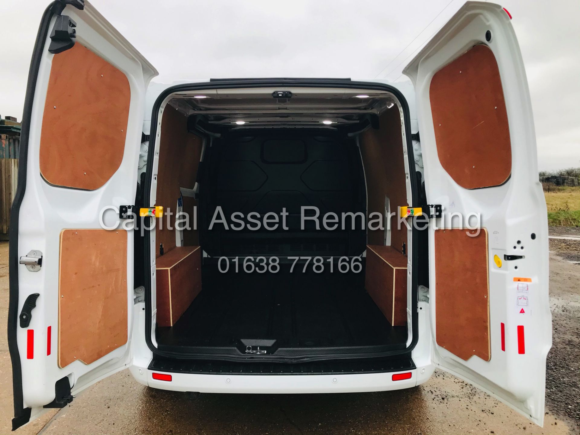 ON SALE FORD TRANSIT CUSTOM 2.0TDCI "LIMITED" 300 E-BLUE (2021 MODEL) 1 OWNER *AC* MEGA SPEC *EURO 6 - Image 29 of 30