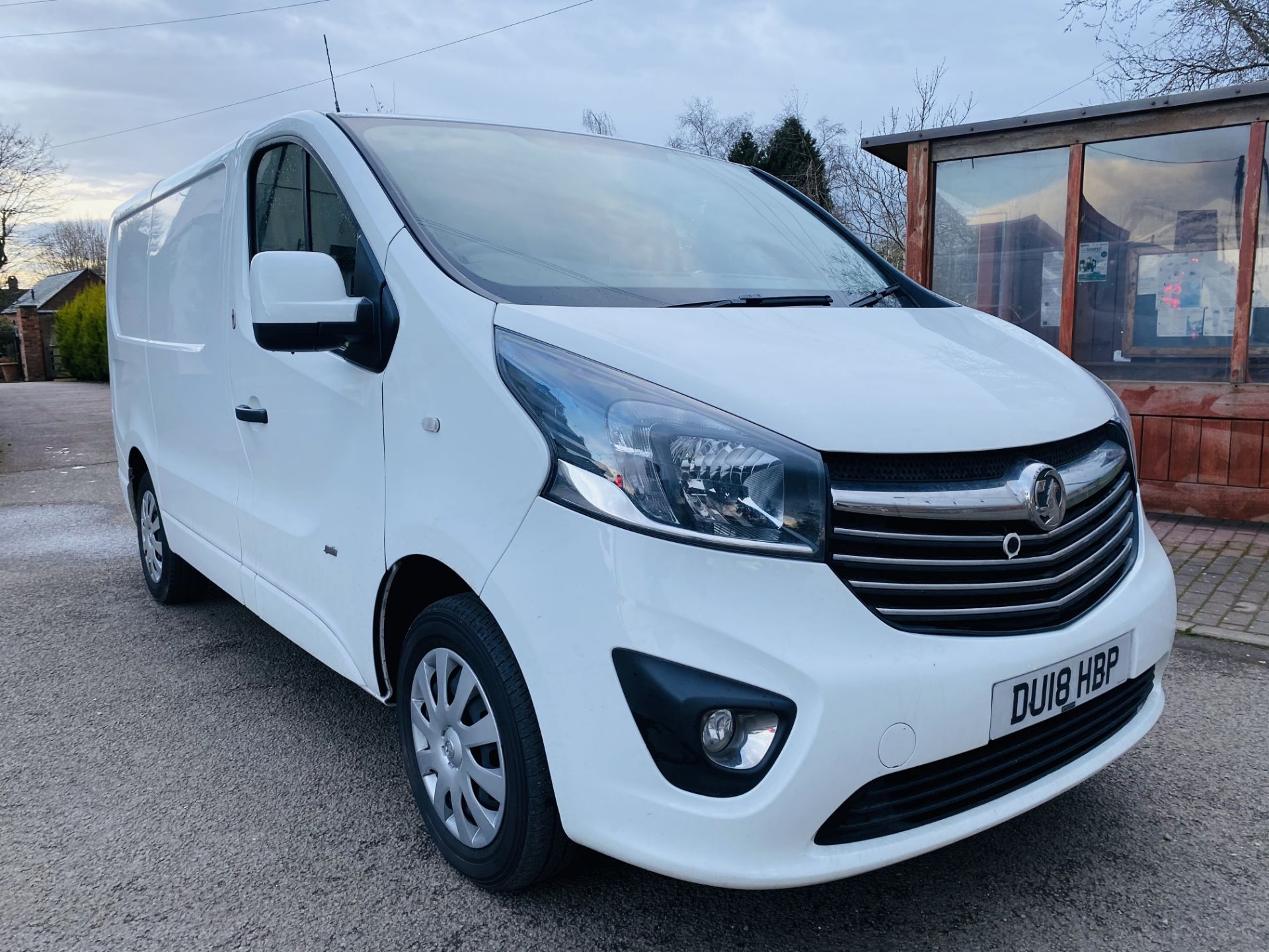 VAUXHALL VIVARO "SPORTIVE" 1.6CDTI (120) 6 SPEED - 18 REG - AIR CON - ONLY 57K MILES!! 1 OWNER- LOOK - Image 2 of 21