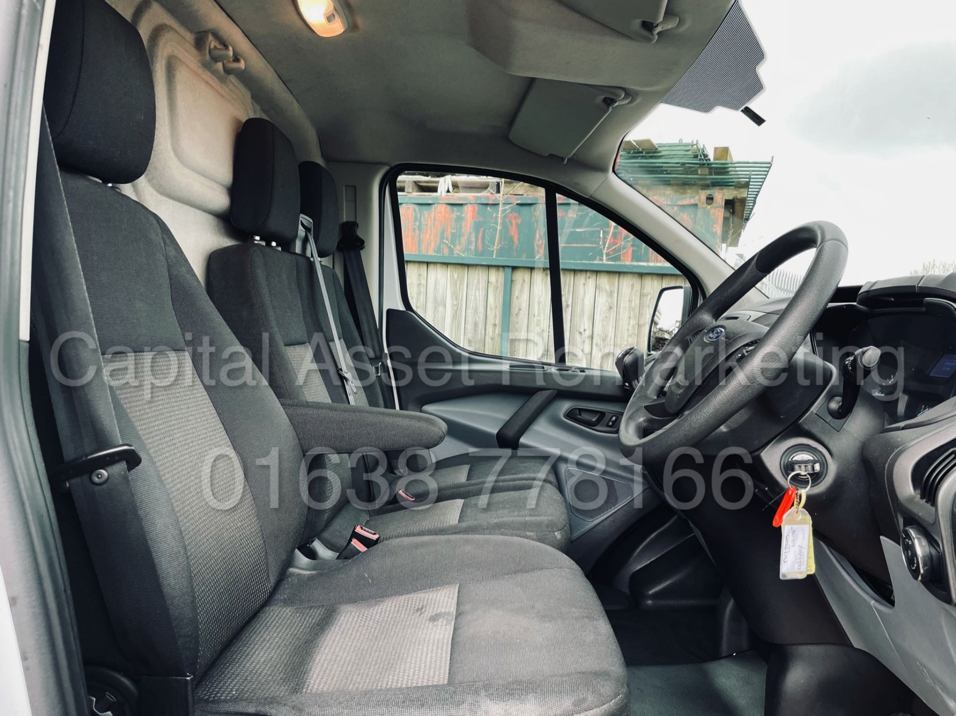 FORD TRANSIT CUSTOM 270 *SWB - PANEL VAN* (2018 - EURO 6) '2.0 TDCI - 6 SPEED' (1 OWNER FROM NEW) - Image 26 of 37