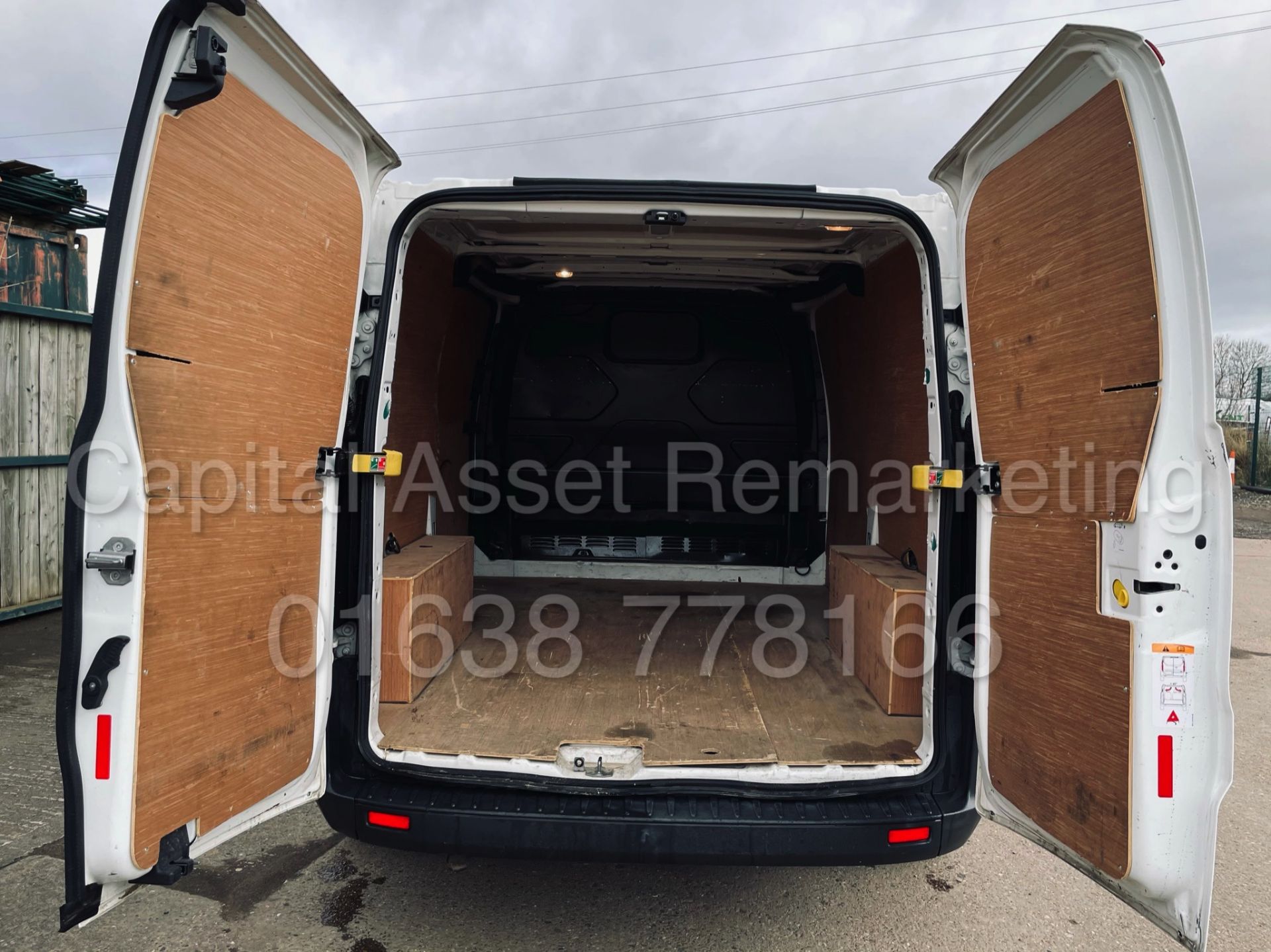 FORD TRANSIT CUSTOM 270 *SWB - PANEL VAN* (2018 - EURO 6) '2.0 TDCI - 6 SPEED' (1 OWNER FROM NEW) - Image 23 of 37